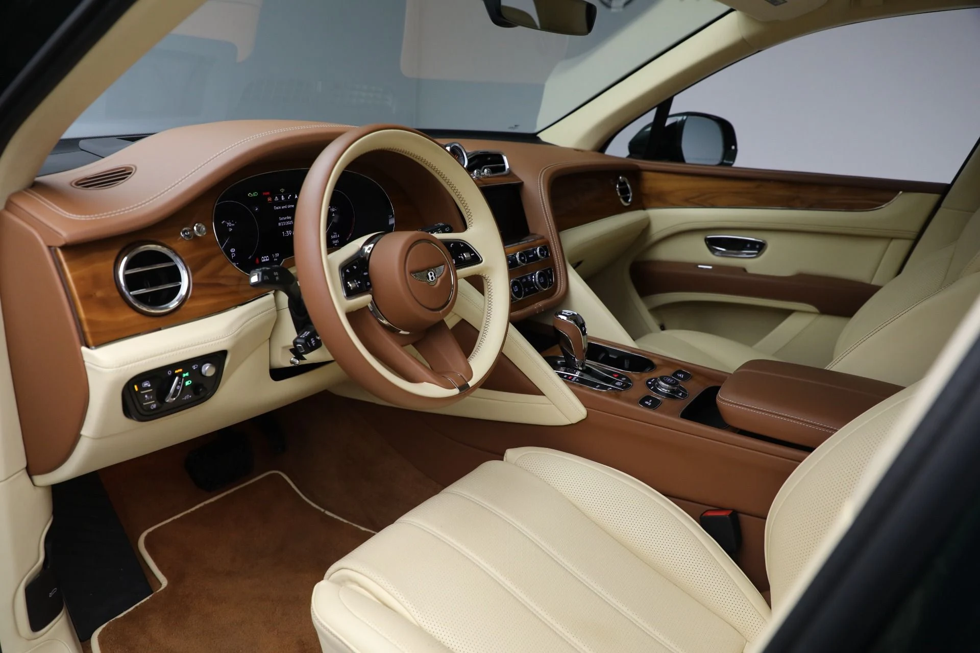 mph019_2682469347_Used_2023_Bentley_Bentayga_V8_95120a781e