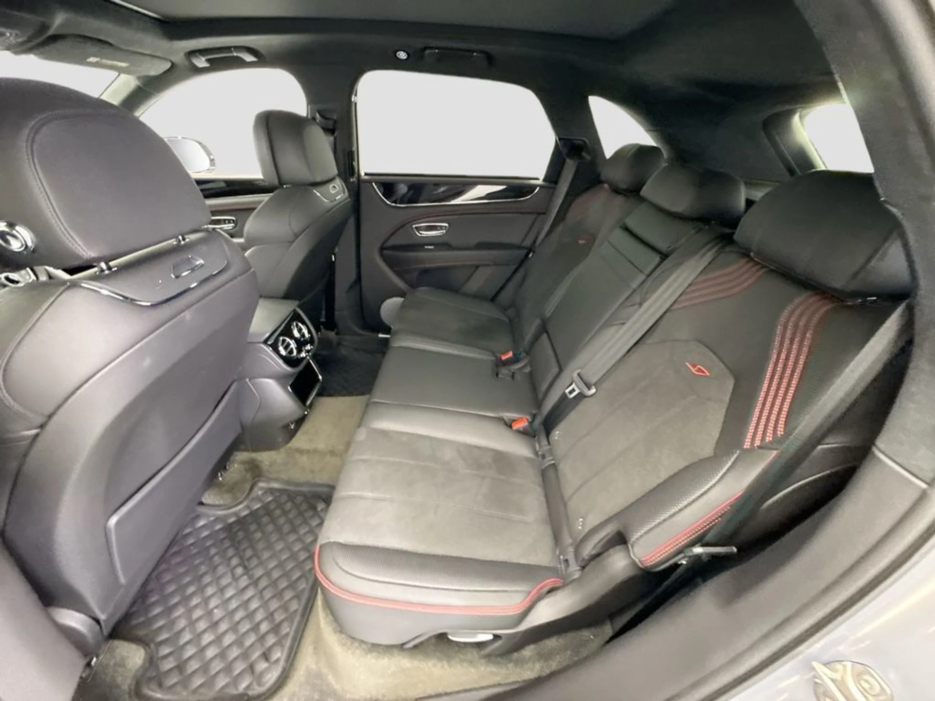mph019_2691197508_used_2023_bentley_bentayga_sawd_8119_23037215_20_1024_aba4353aa5