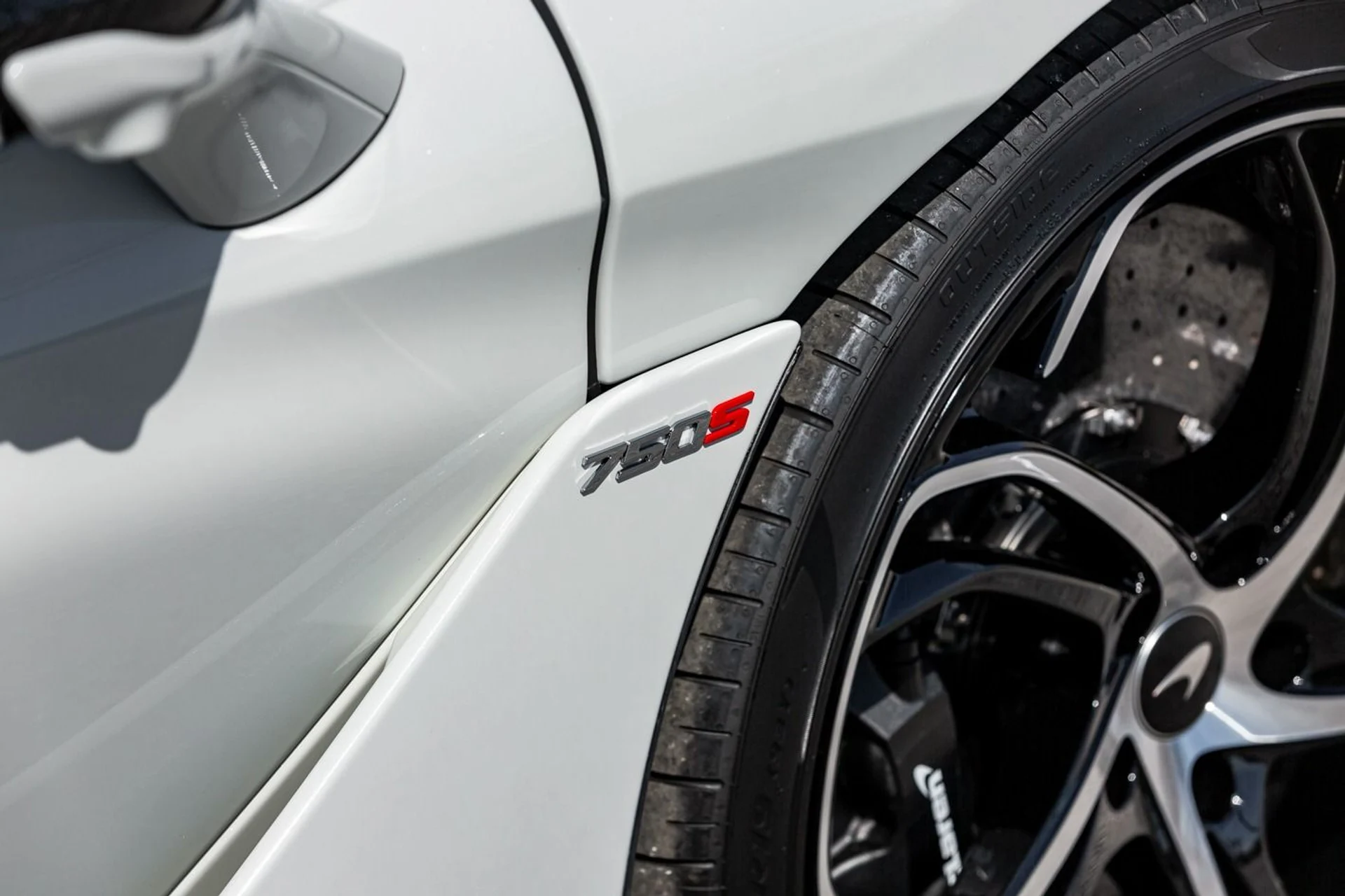 mph019_2693319477_420_p20_l_4e0f9bc474