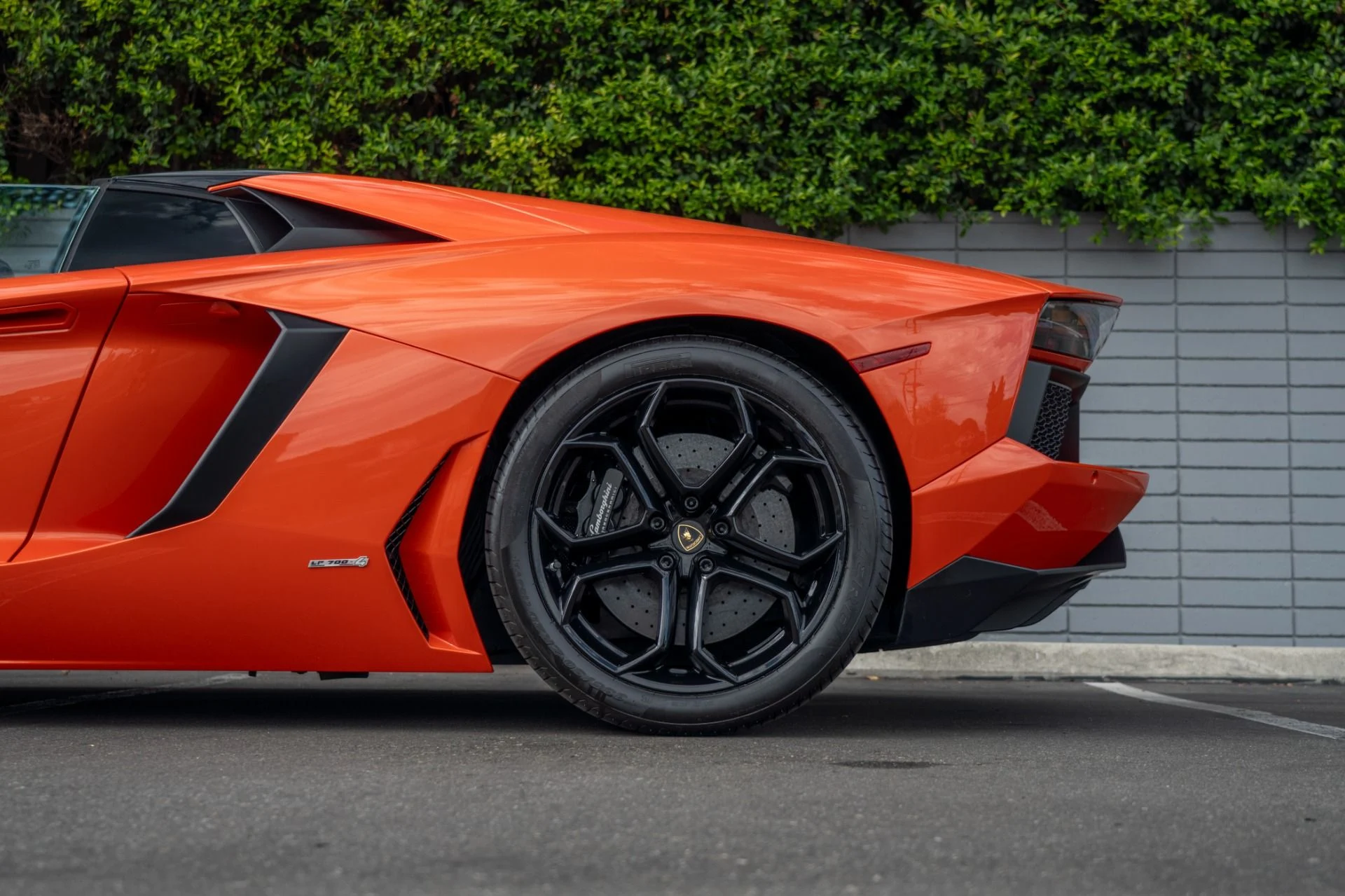 mph019_2693351828_Used_2014_Lamborghini_Aventador_LP_700_4_1760049910_8d5b54db73