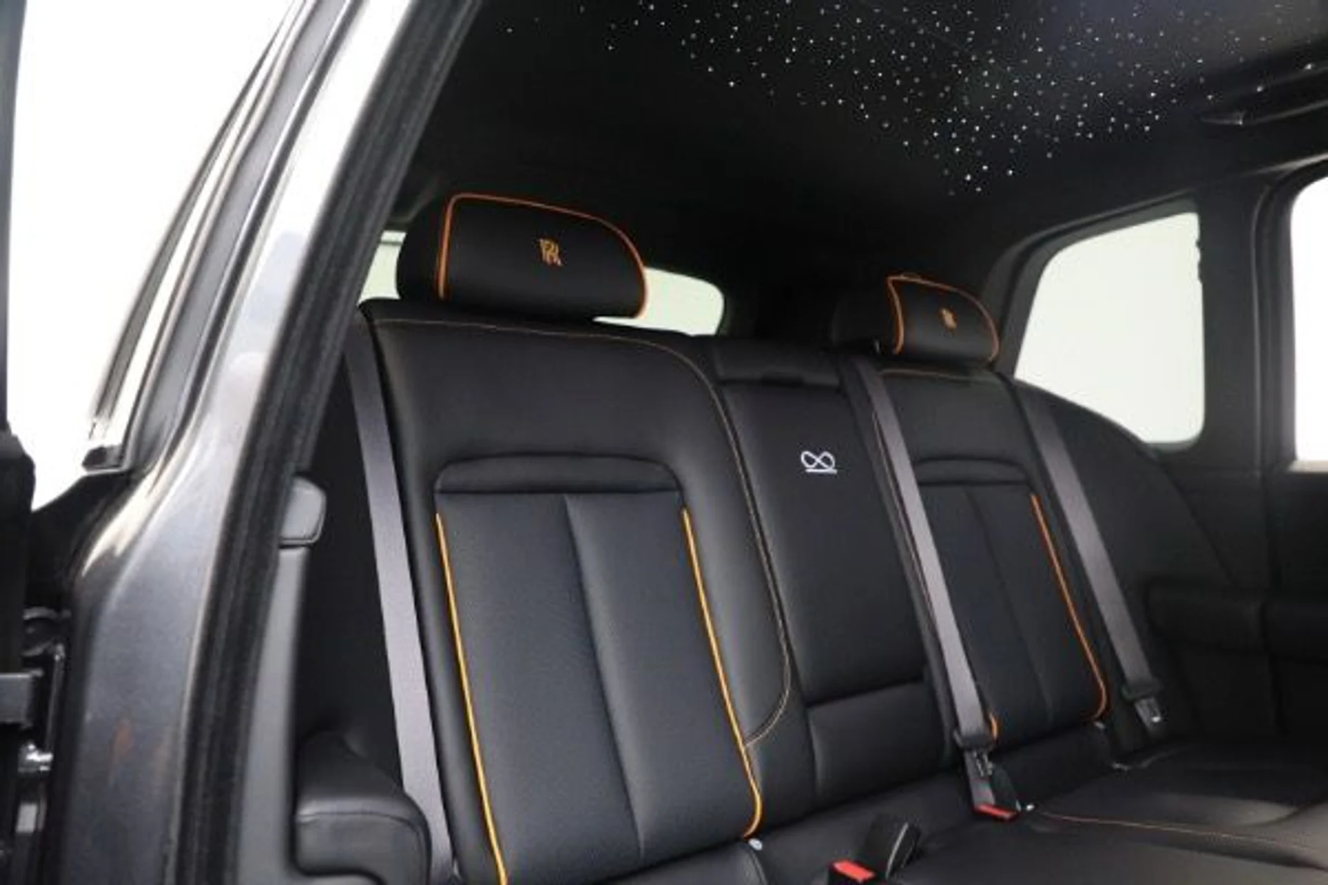 mph019_2695829245_New_2026_Rolls_Royce_Black_Badge_Cullinan_ea3984f1bd