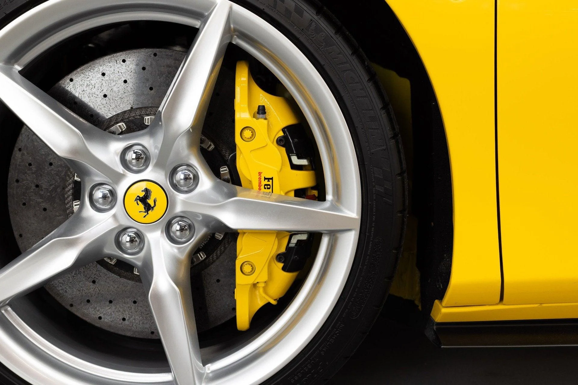 mph019_2701748601_Used_2021_Ferrari_F8_Spider_1778334399_04ebac32b6