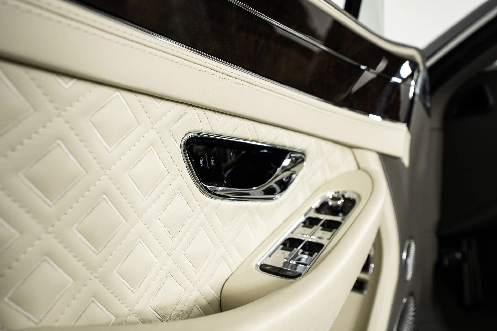 mph019_2701969327_cb994bec_76eb_4e6c_8b2c_b37e45ff9334_f81eb80752