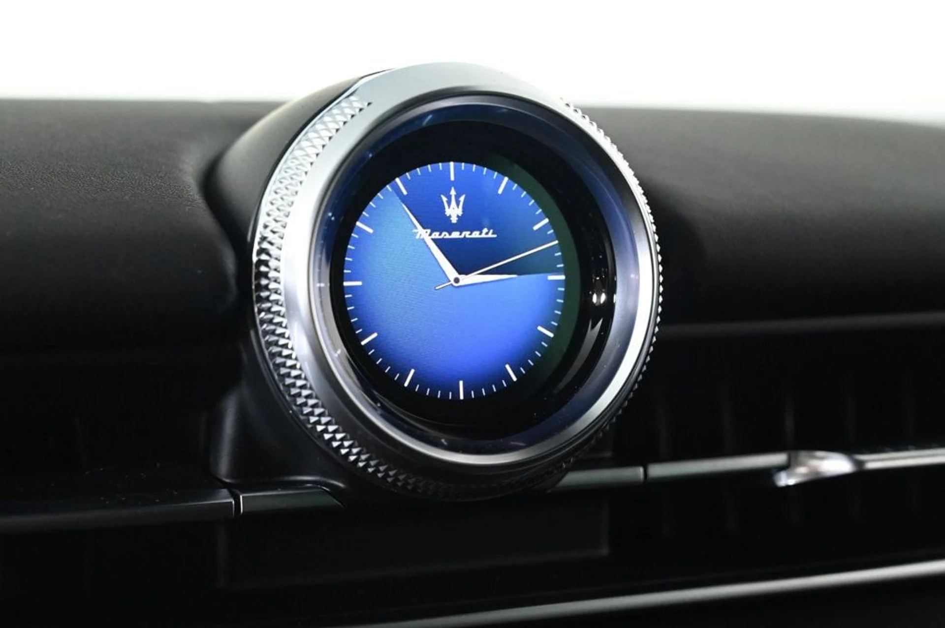 mph019_2703335774_new_2025_maserati_grecale_modenaawd_11350_22882948_19_1024_19625cbe7b