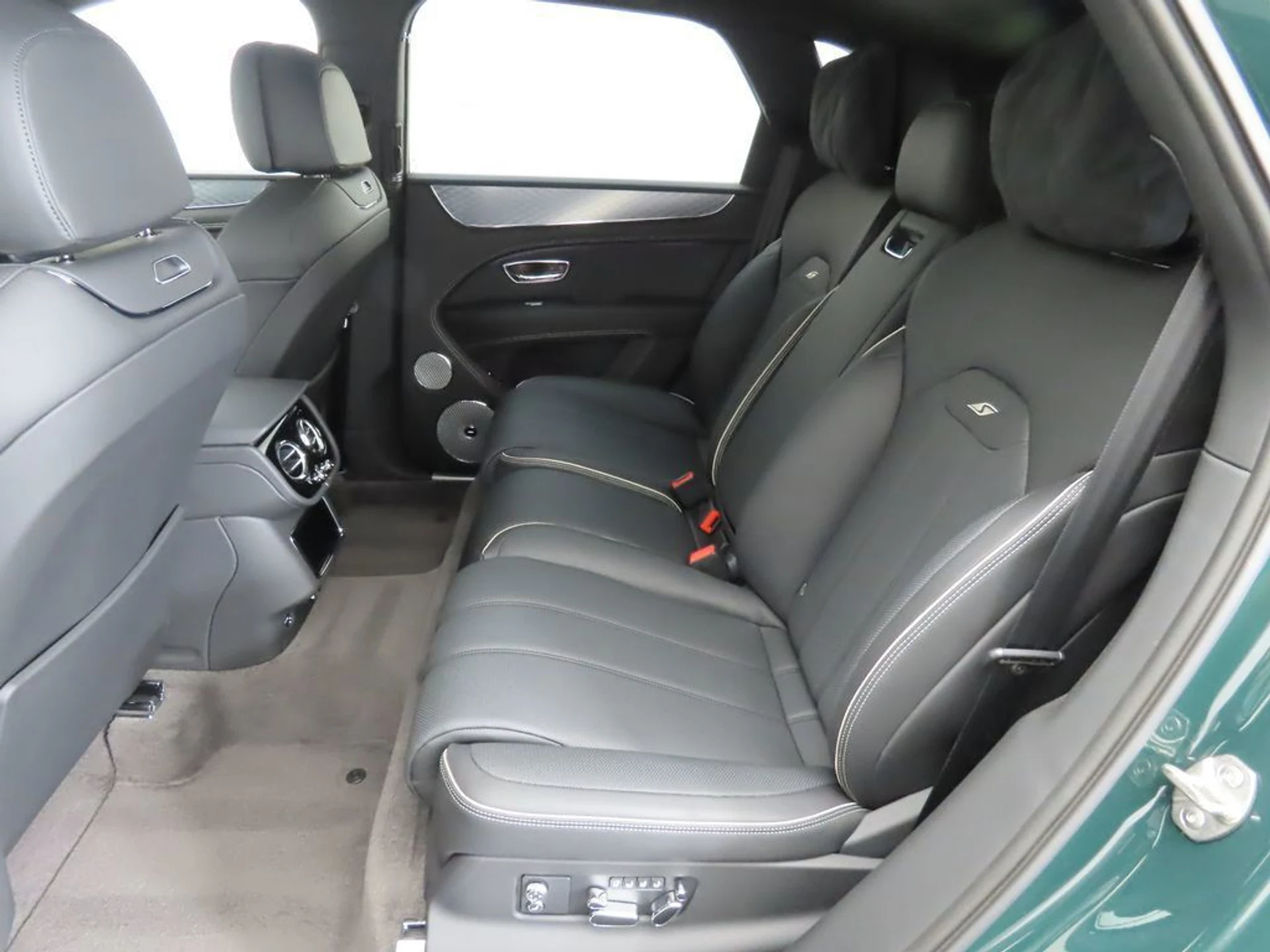 mph019_2704654031_used_2025_bentley_bentayga_v8awd_8119_22891854_21_1024_eab2f6c49f