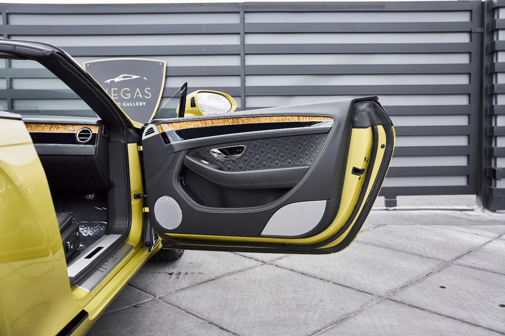 mph019_2705399487_Used_2022_Bentley_Continental_GT_V8_1766800349_e7a548266e