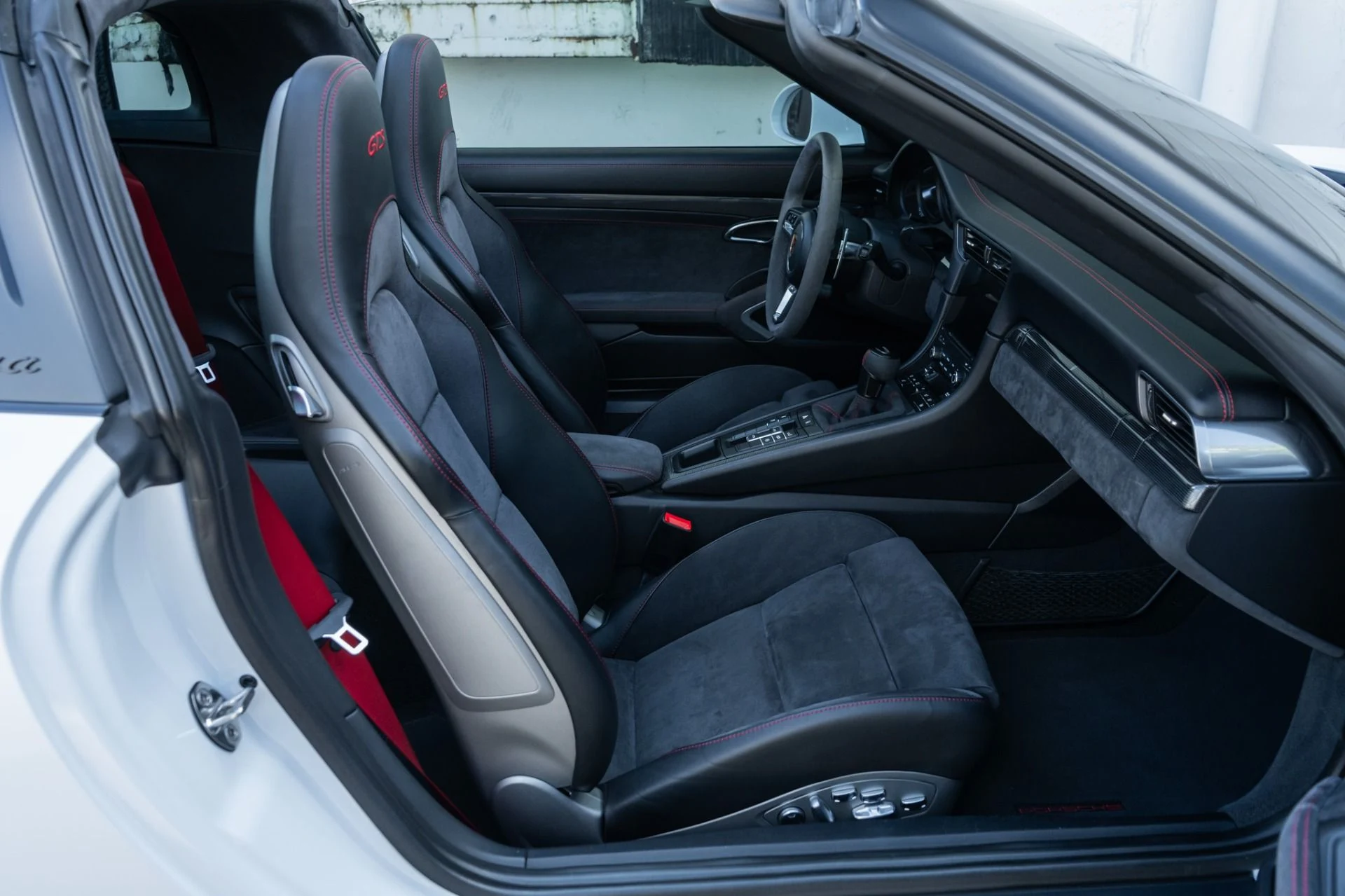 mph019_2710719235_Used_2018_Porsche_911_Targa_4_GTS_1791238615_469267d336
