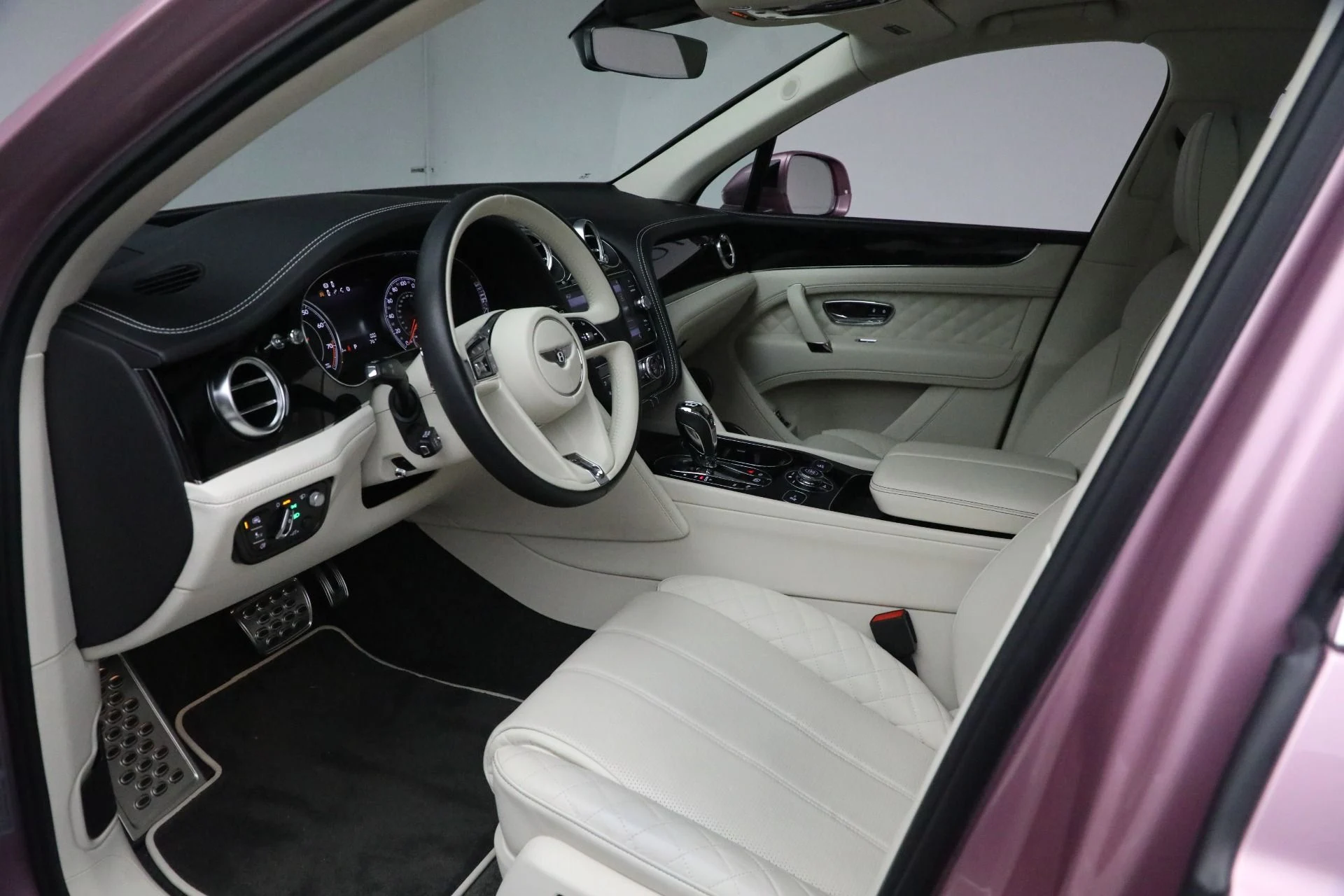 mph019_2711986362_Used_2019_Bentley_Bentayga_V8_1721831801_24634011c6