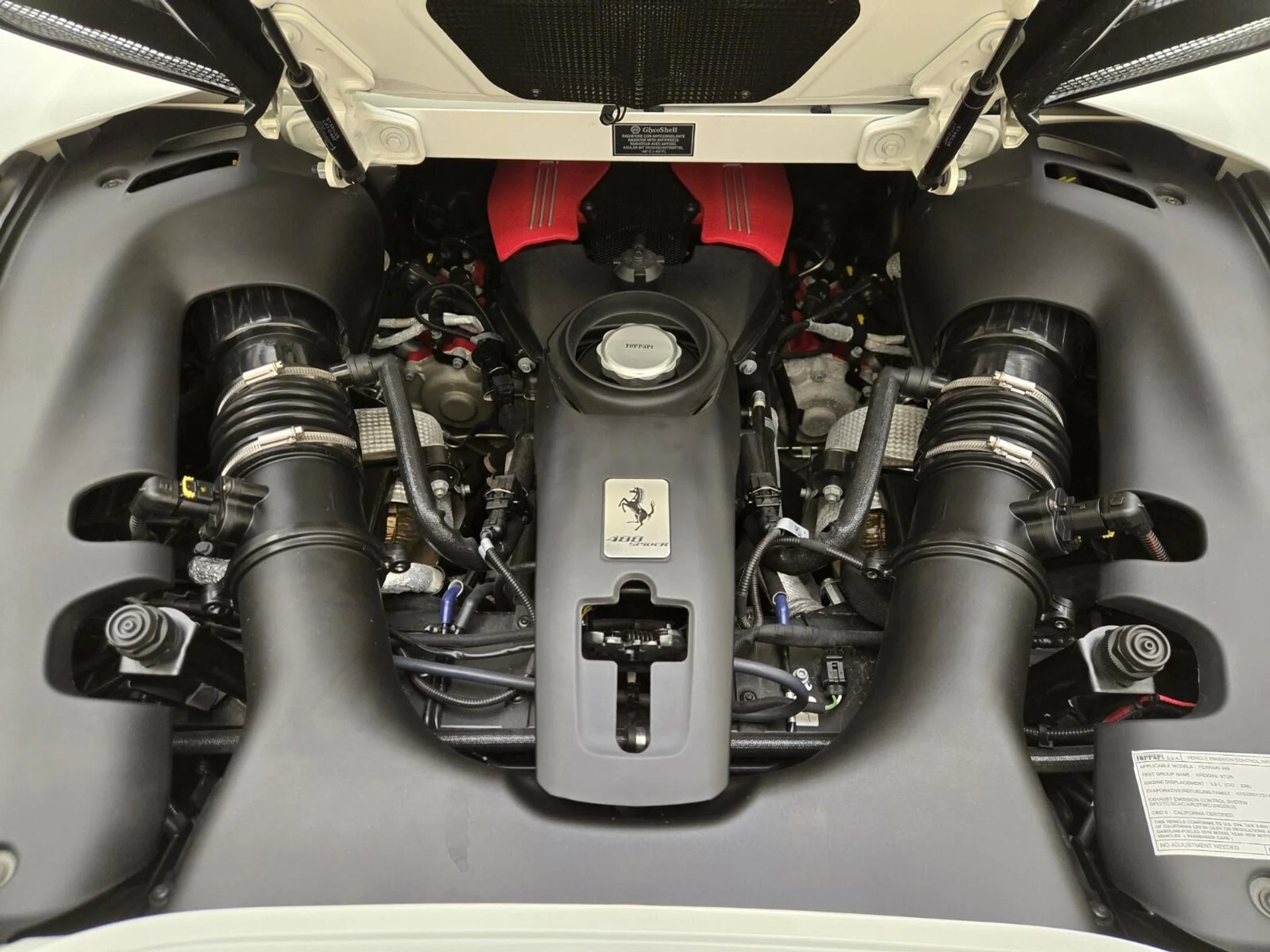 mph019_2712315329_Used_2019_Ferrari_488_Spider_1761634741_02bf958803