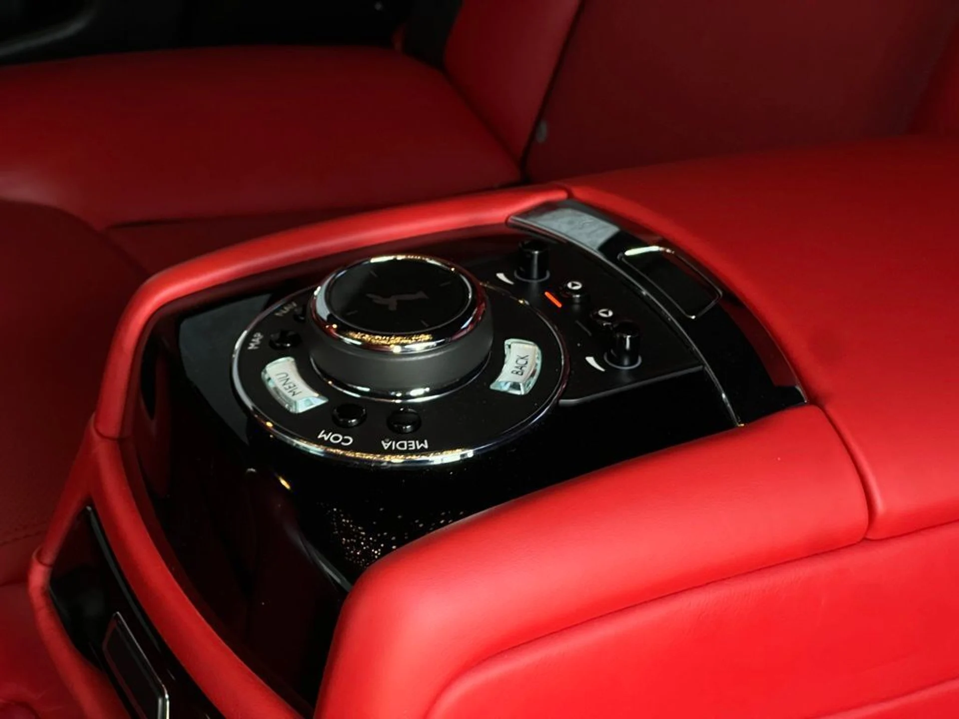 mph019_2715549547_b8ht3n13gg1n60gel4sgpm448hfz_7bd6846214