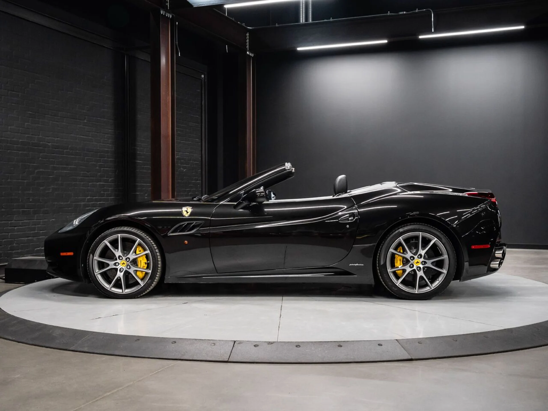 mph019_272402181_ferrari_california_2011_990cb55bc1
