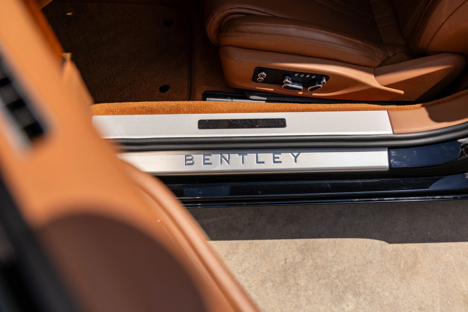mph019_2729568929_Hi_Tech_Luxury_Imports_LLC_SCBDG_4_ZG_6_NC_091269_image_19_c91c81f24c