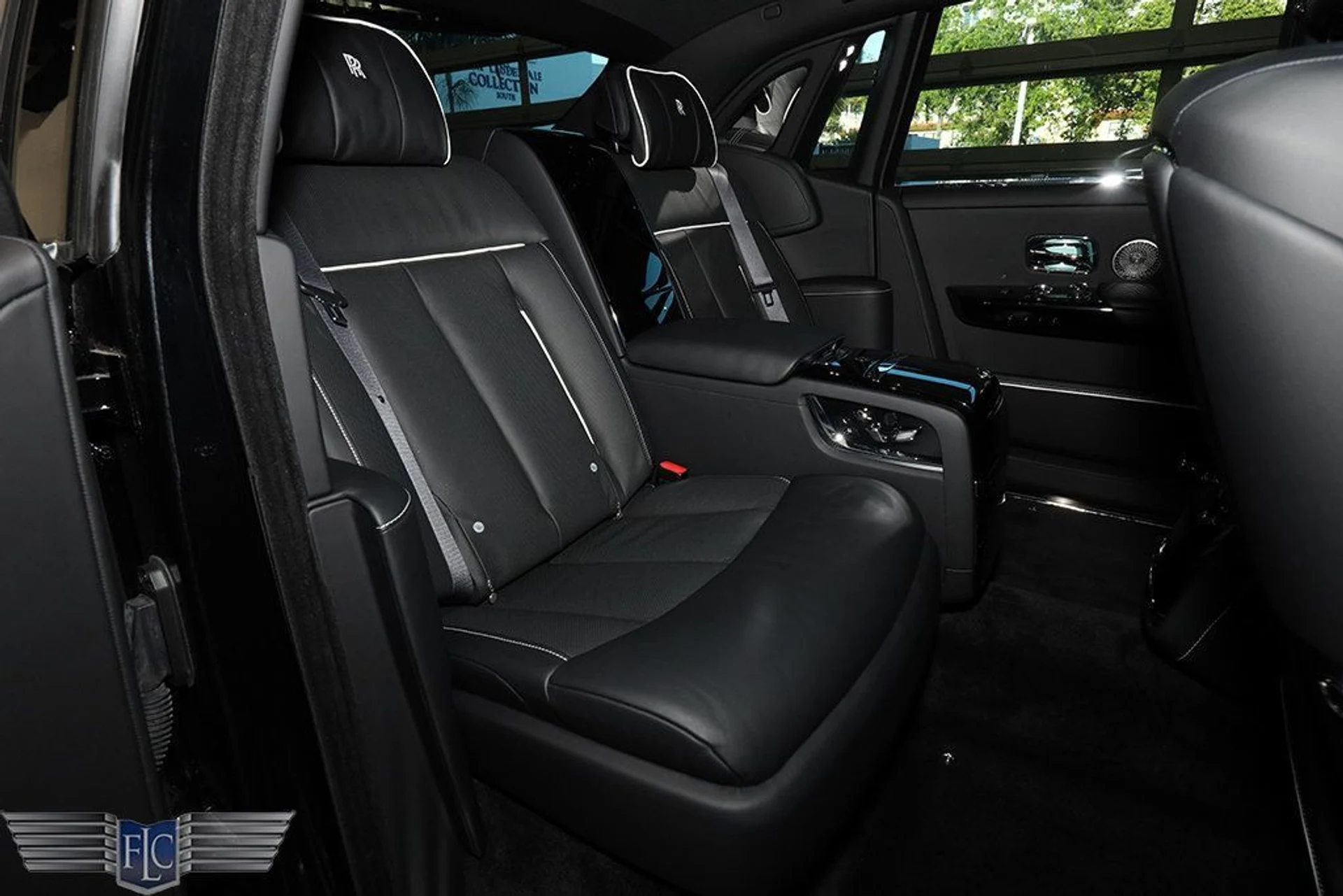 mph019_2732688276_used_2022_rolls_royce_phantom_sedan_9689_23002313_20_1024_4b2139e63e