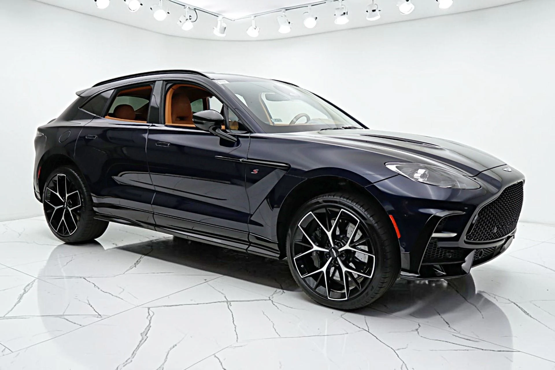 mph019_2733665165_New_2026_Aston_Martin_DBX_S_d2324fe605