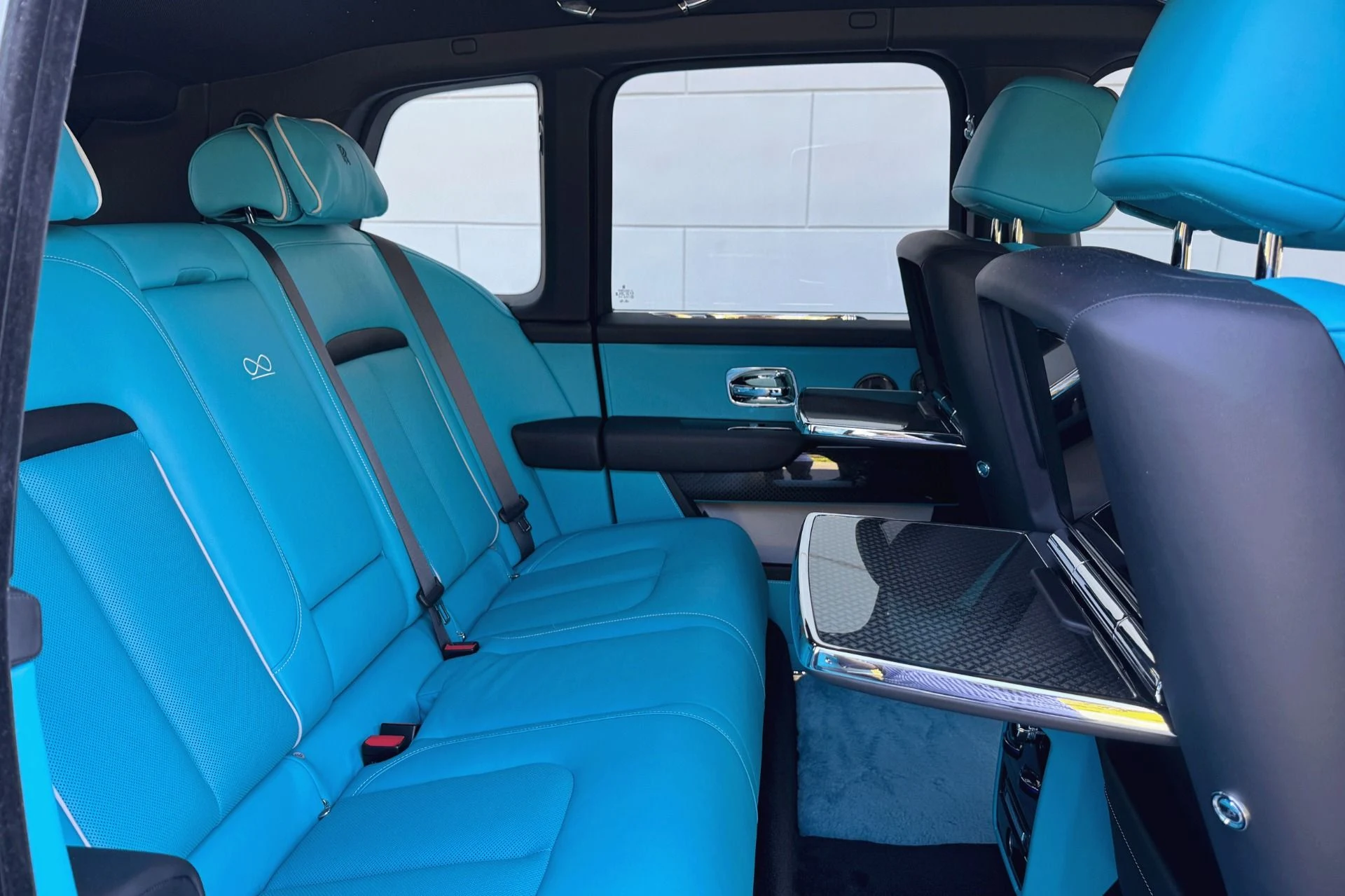 mph019_2733672829_Used_2022_Rolls_Royce_Black_Badge_Cullinan_1758544859_0cf821e9a1