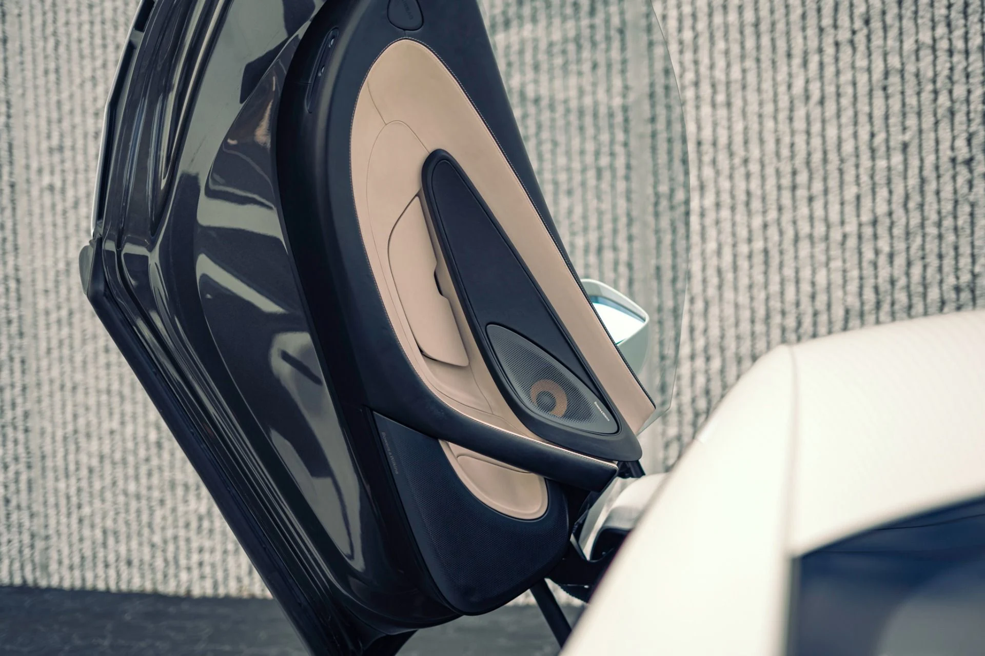 mph019_2740671081_Used_2016_Mc_Laren_570_S_w_a_236_K_MSRP_LOADED_w_MSO_Carbon_Options_1776279753_e55bee5ef4