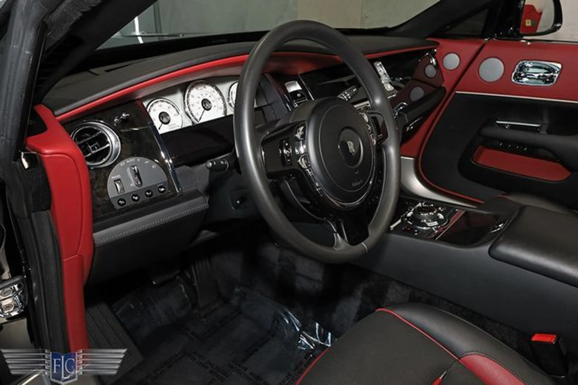 mph019_2748215528_used_2017_rolls_royce_dawn_convertible_9689_23082501_24_640_1e04644077