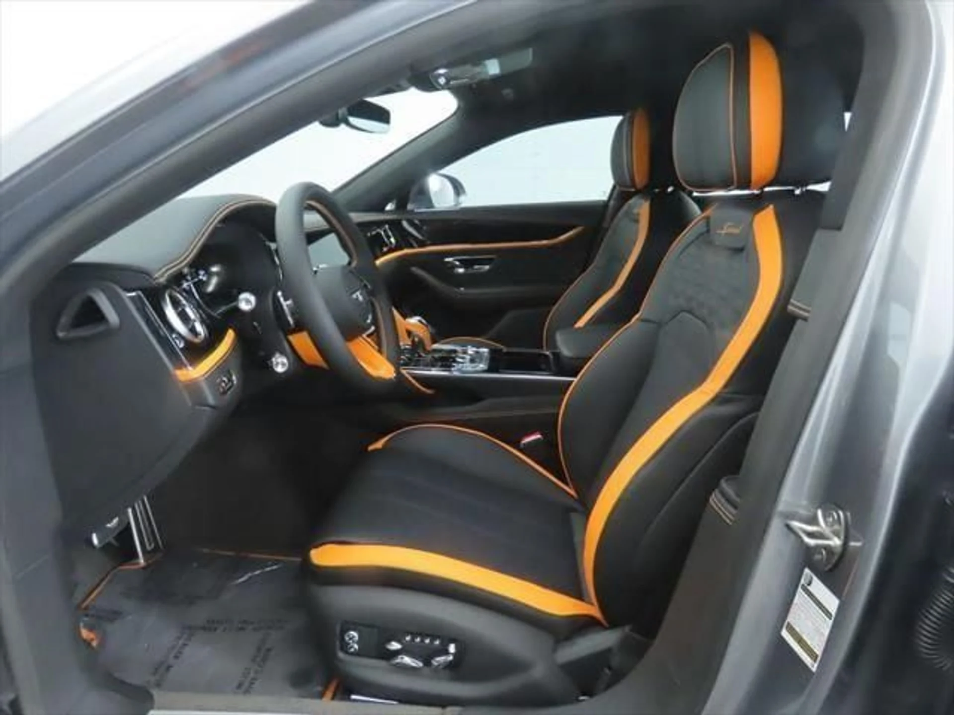 mph019_2750682845_used_2025_bentley_flying_spur_speedsedan_8119_23018472_20_640_ecf9c30d5a