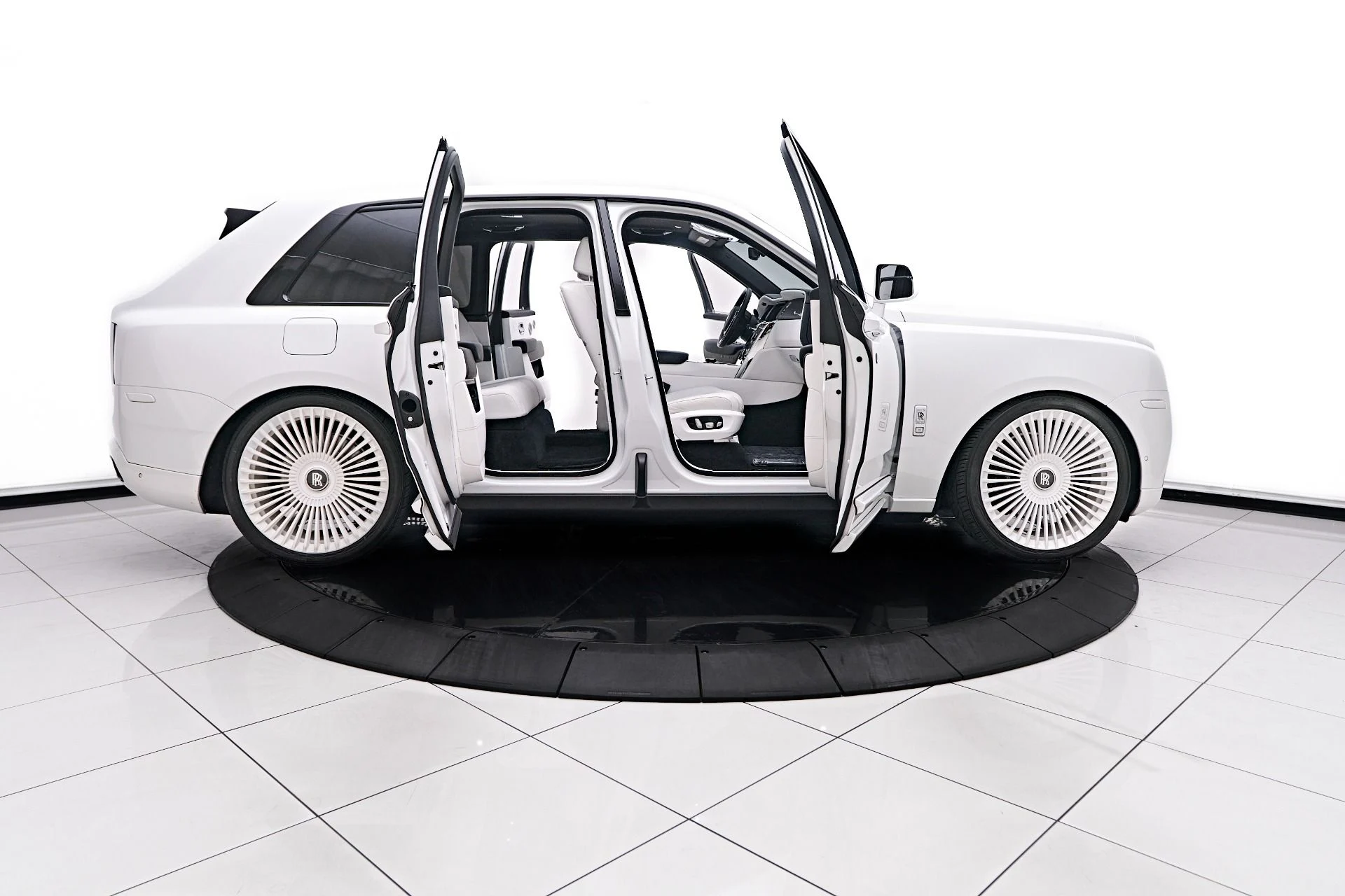 mph019_2754754943_Used_2021_Rolls_Royce_Cullinan_Base_1753128253_0c82dd1a39