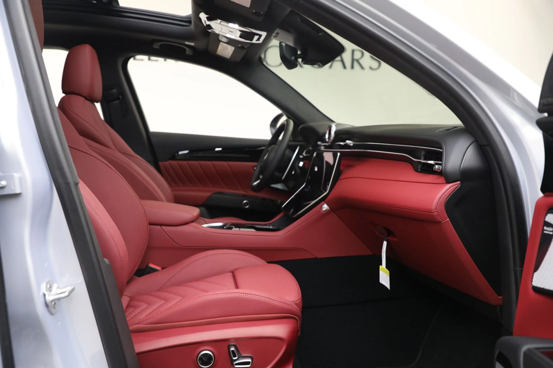 mph019_2759393608_New_2025_Maserati_Grecale_Modena_1759768346_e81d6730a5