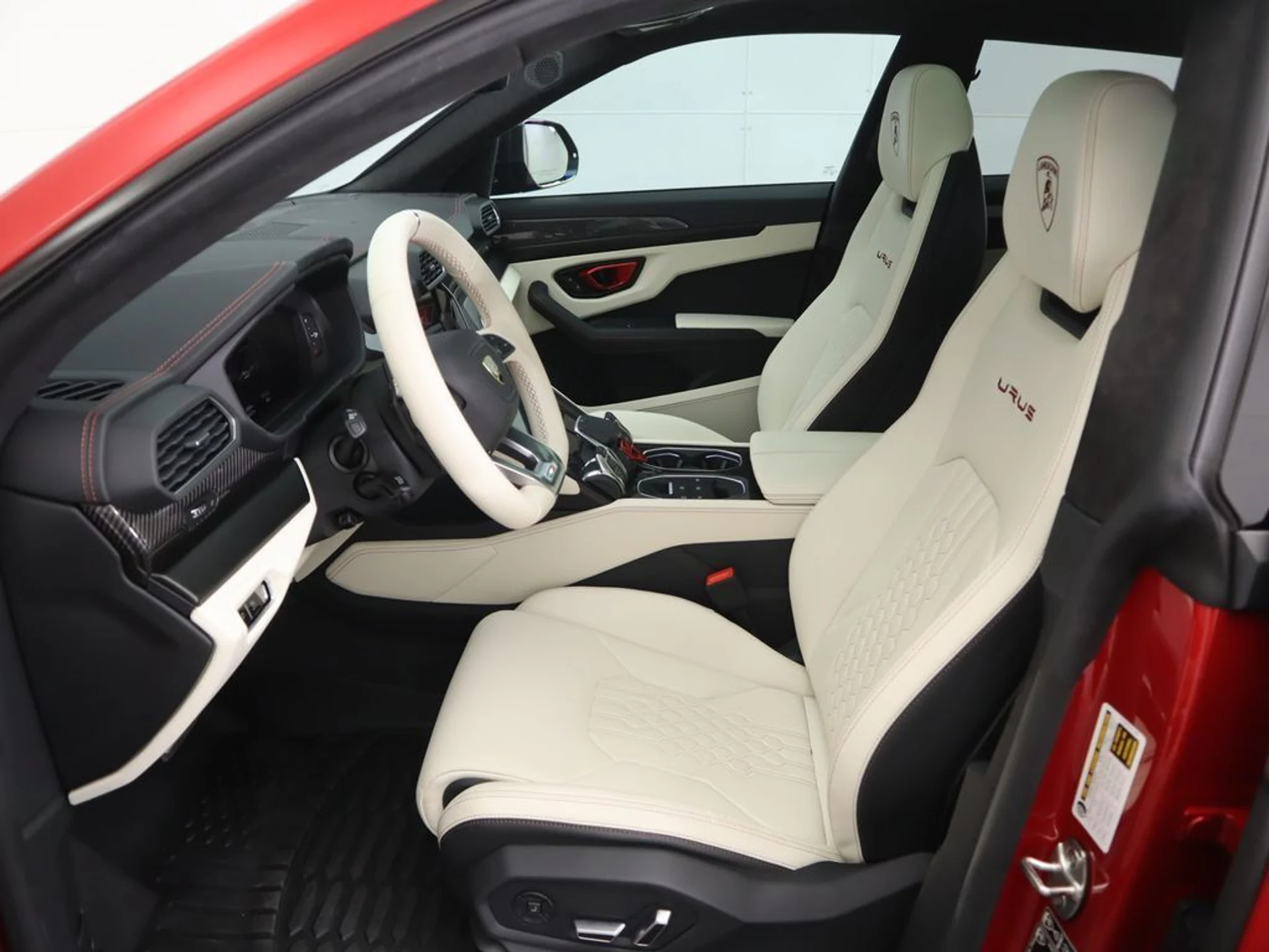 mph019_2759922600_used_2024_lamborghini_urus_sawd_8119_22965395_20_1024_9b532f6b73