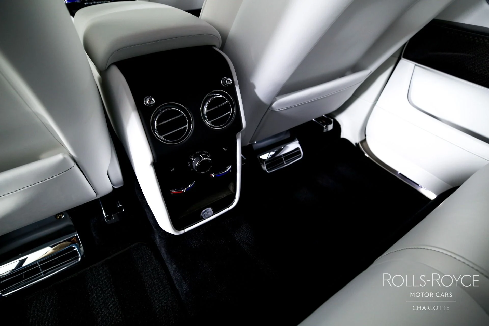 mph019_2770496517_Used_2025_Rolls_Royce_Black_Badge_Cullinan_1769527230_9d815fd86f