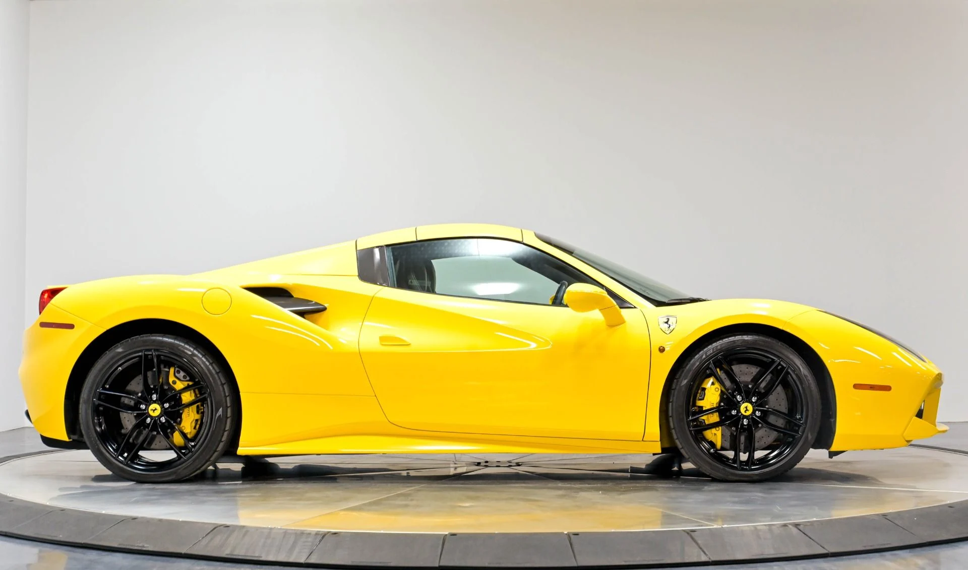 mph019_2775862743_Used_2017_Ferrari_488_Spider_1782250763_2d9a347689