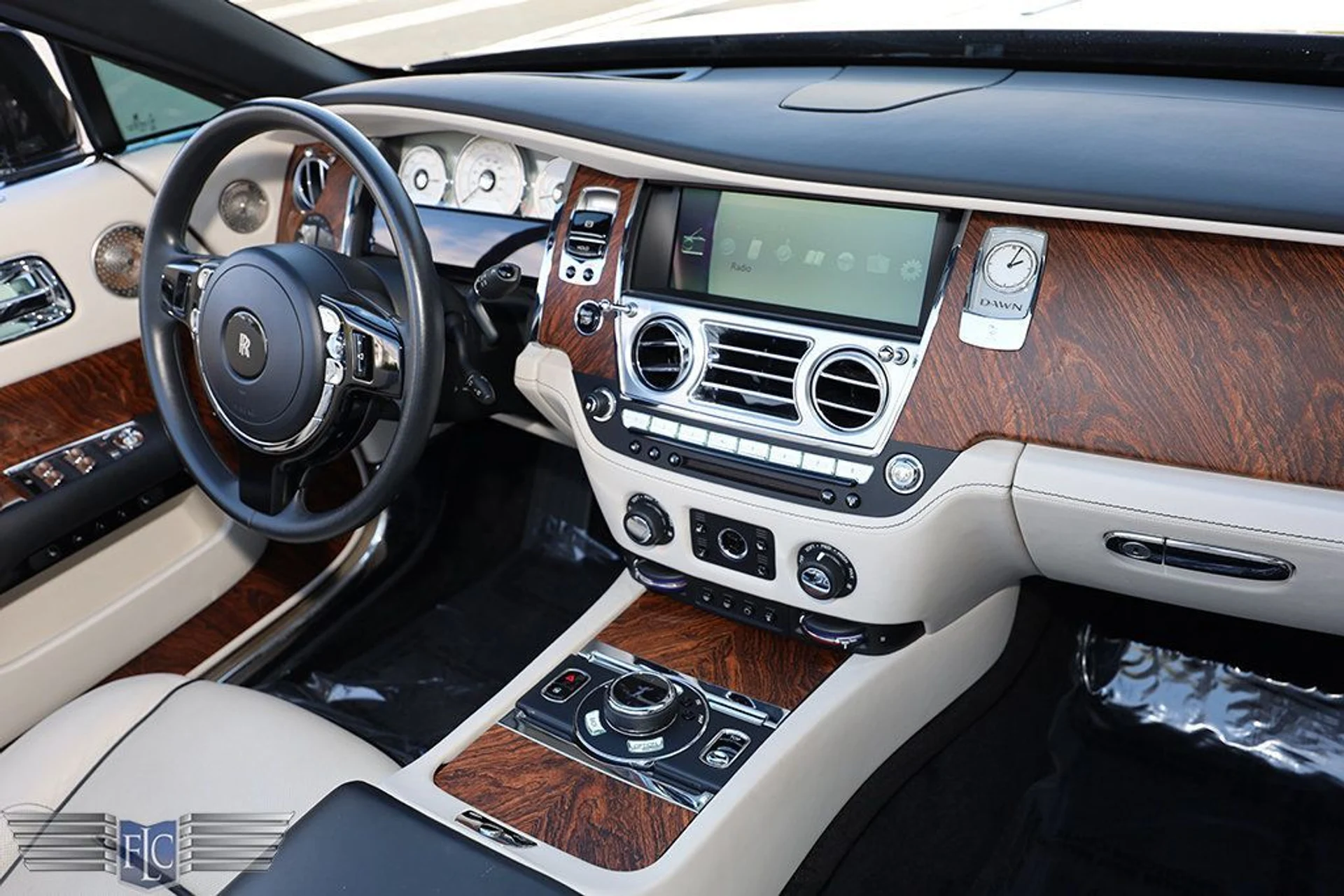 mph019_2776664495_used_2017_rolls_royce_dawn_convertible_6305_22967978_20_1024_26bc6e63a8