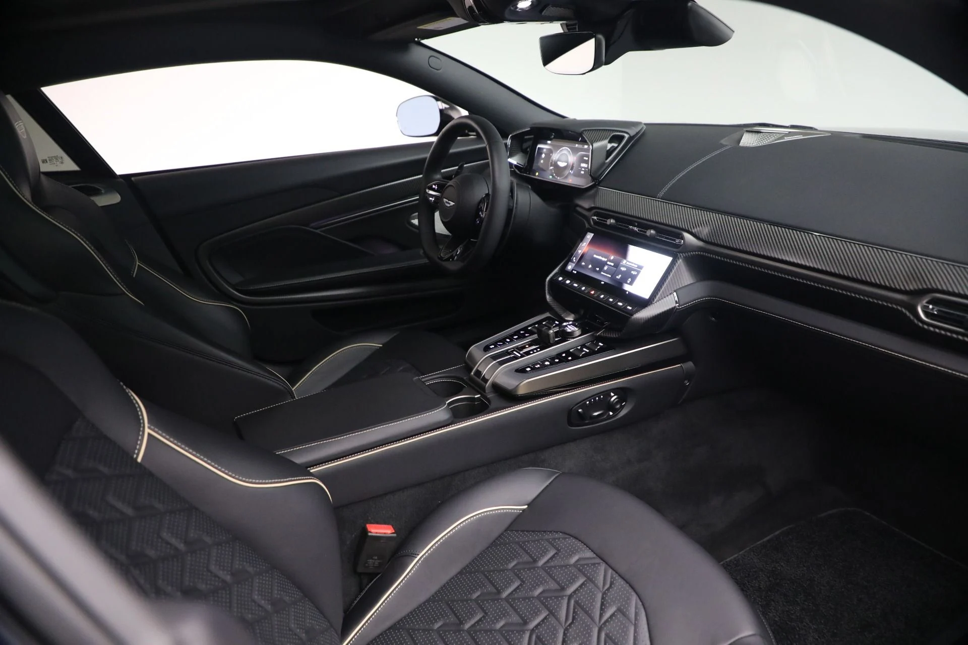 mph019_2780870475_Used_2025_Aston_Martin_Vanquish_1789418284_e3e1000ab4