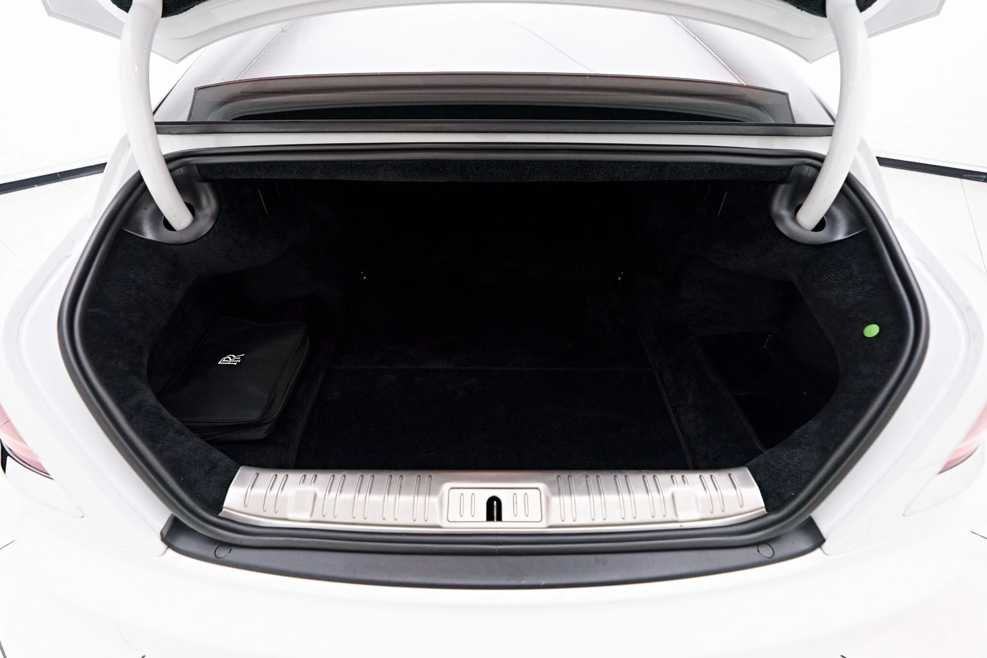 mph019_2781330711_Used_2018_Rolls_Royce_Wraith_Base_1758573623_dc281f61b8
