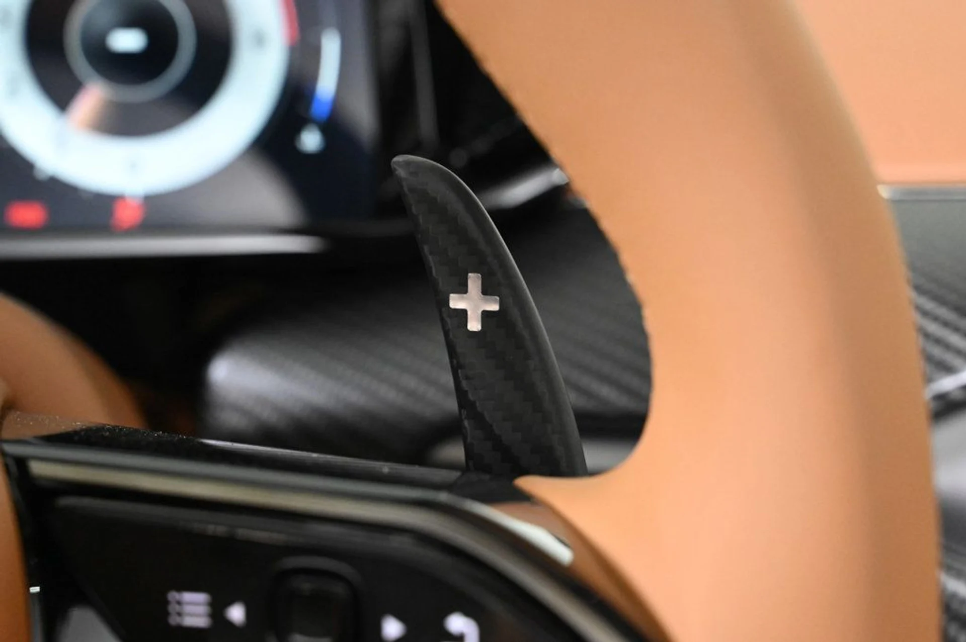 mph019_27830018_new_2026_aston_martin_vanquish_volante_11350_22936963_19_1024_274bd8924e