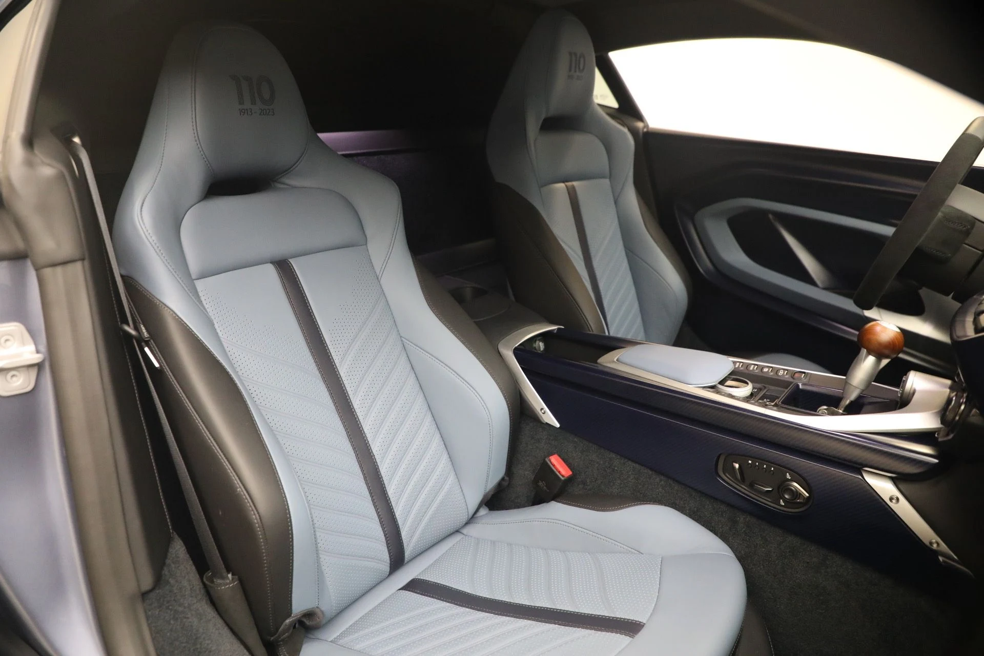 mph019_2786276694_Used_2024_Aston_Martin_Valour_1785599767_d215b28685