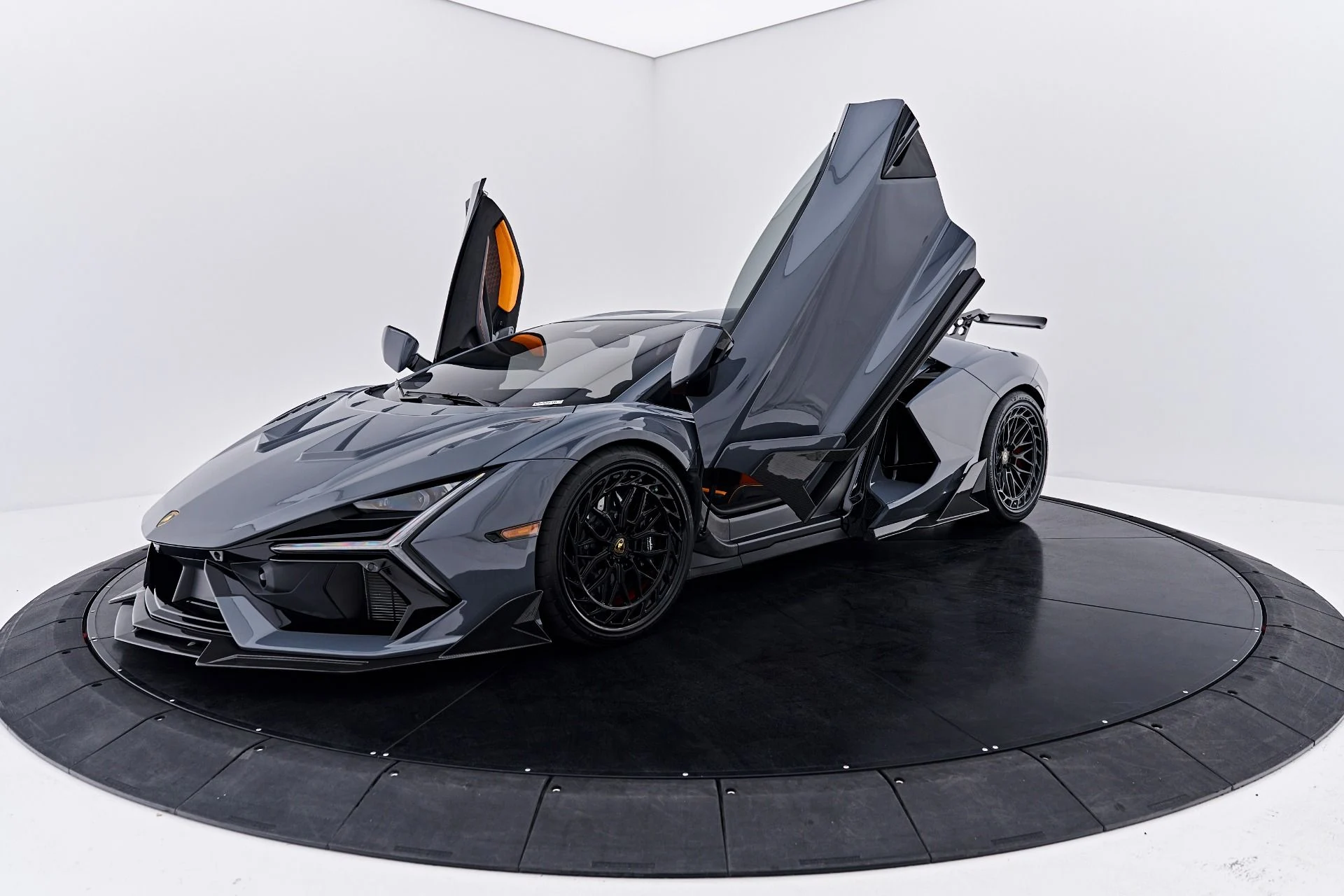 mph019_2786365811_Used_2024_Lamborghini_Revuelto_Base_1789623383_54a48fcade