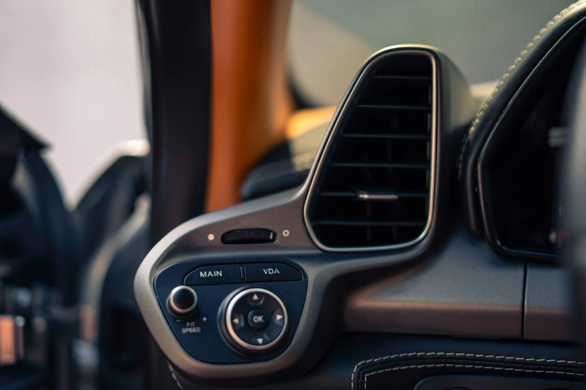 mph019_2790020228_Used_2012_Ferrari_458_Italia_1777320041_6e65204512