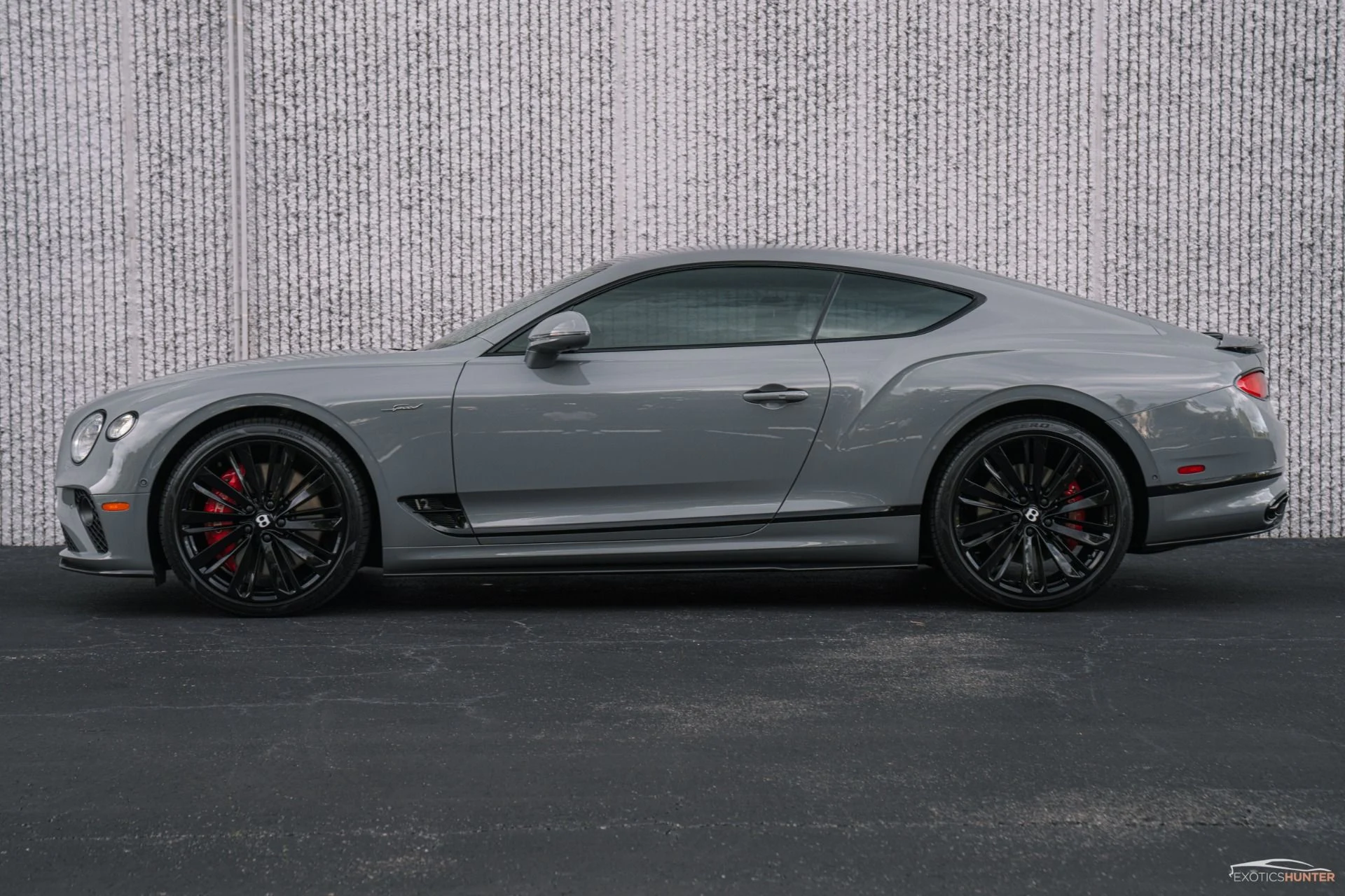 mph019_2809330569_Used_2022_Bentley_Continental_GT_Speed_in_Camrian_Grey_w_Factory_Carbon_Kit_Rotating_Display_1762295522_ee1790e4e2