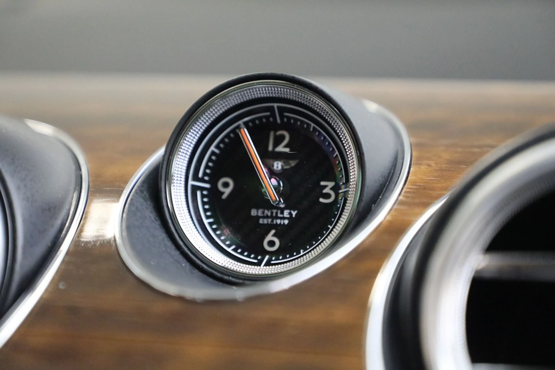 mph019_2811382447_Used_2018_Bentley_Bentayga_W12_Onyx_Edition_1763217114_8f05ecefc6