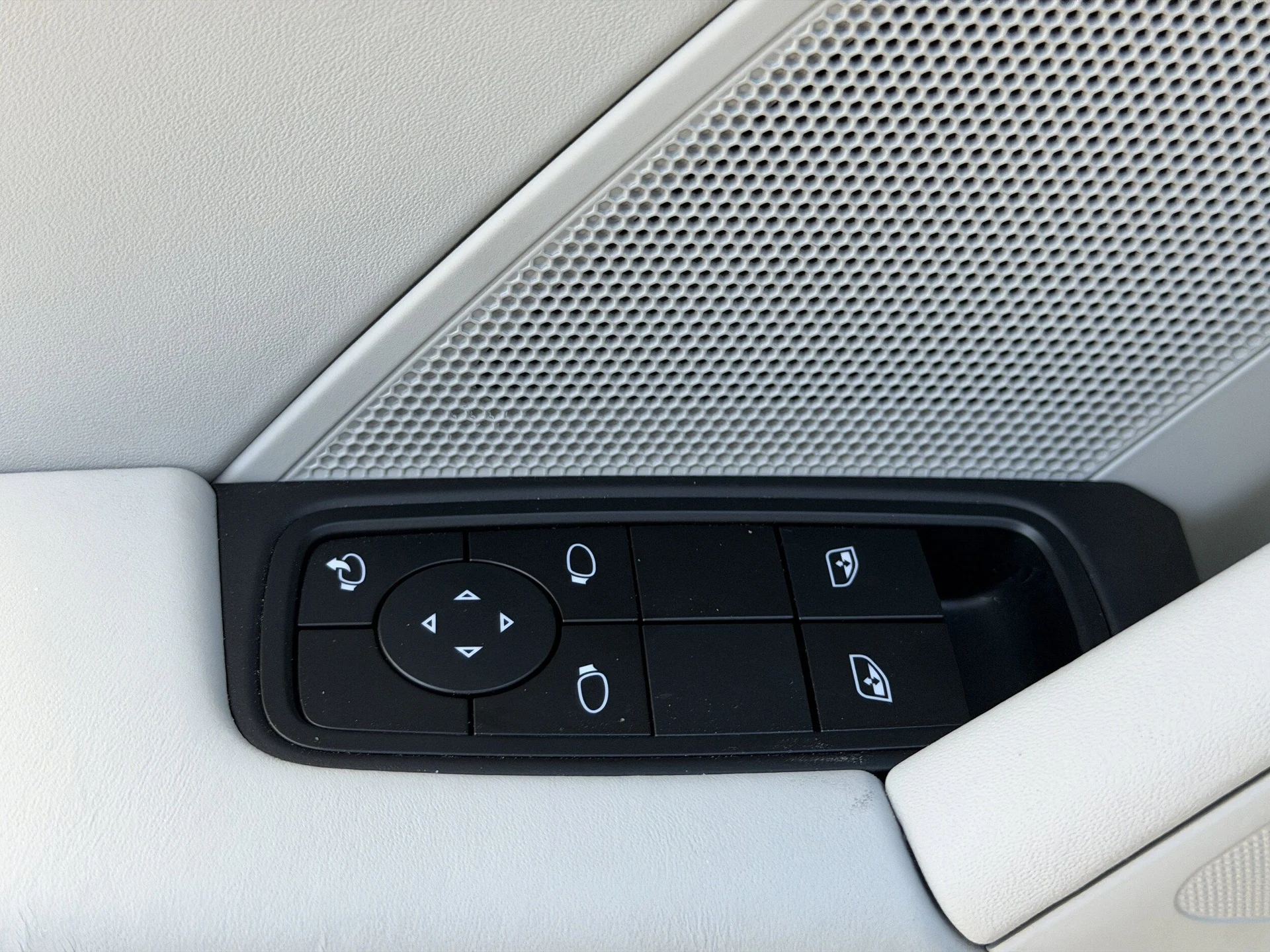 mph019_2814517879_84ffe44c3bca23b8d805bdff874e645ax_377c100058