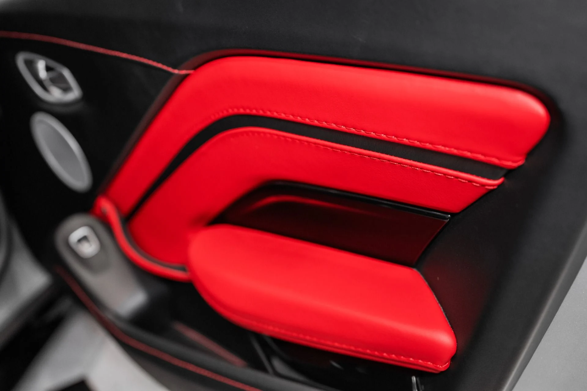 mph019_2814910396_Used_2019_Aston_Martin_Vantage_1779799907_0405aea232