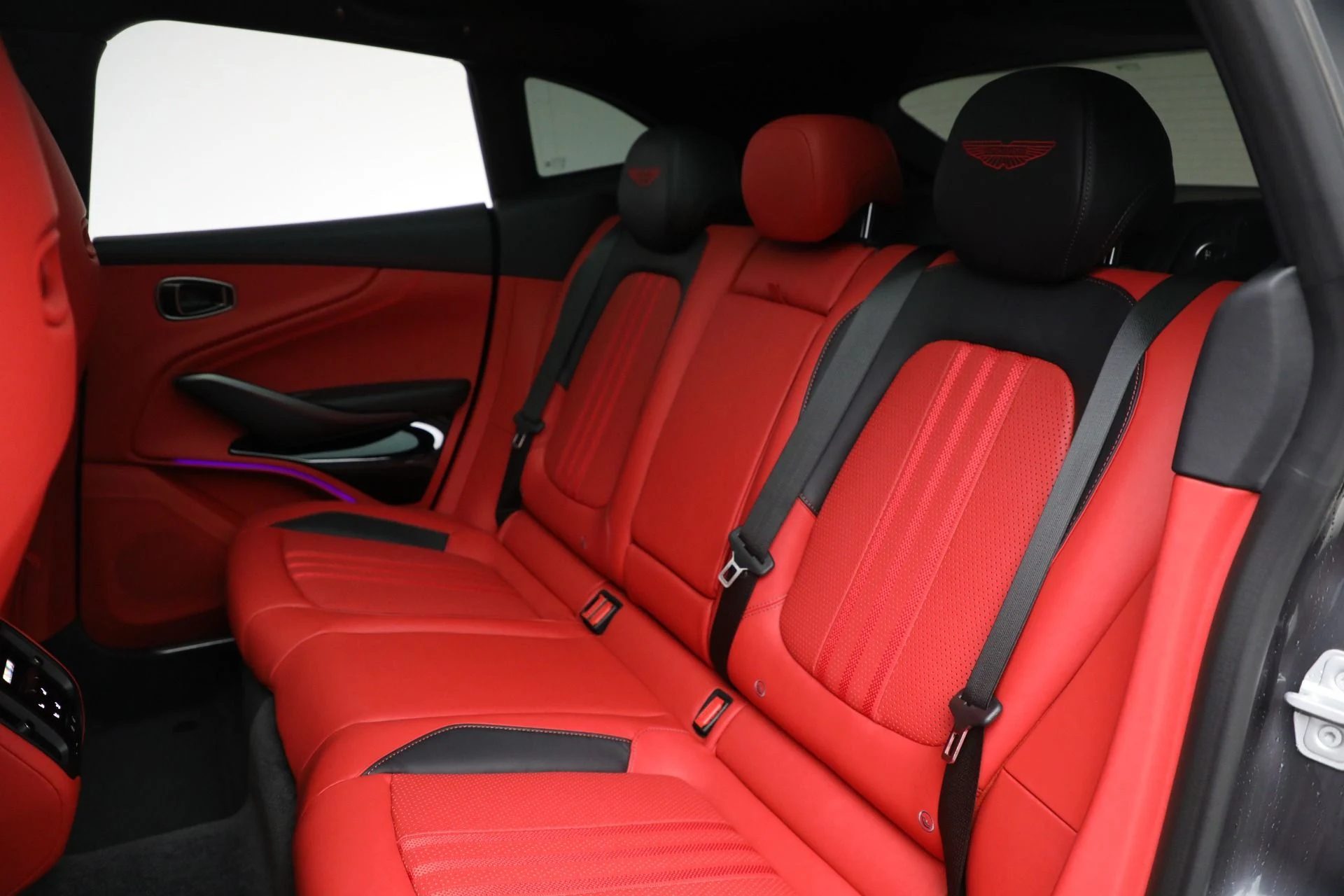 mph019_281551040_New_2025_Aston_Martin_DBX_707_5aabcb62fb
