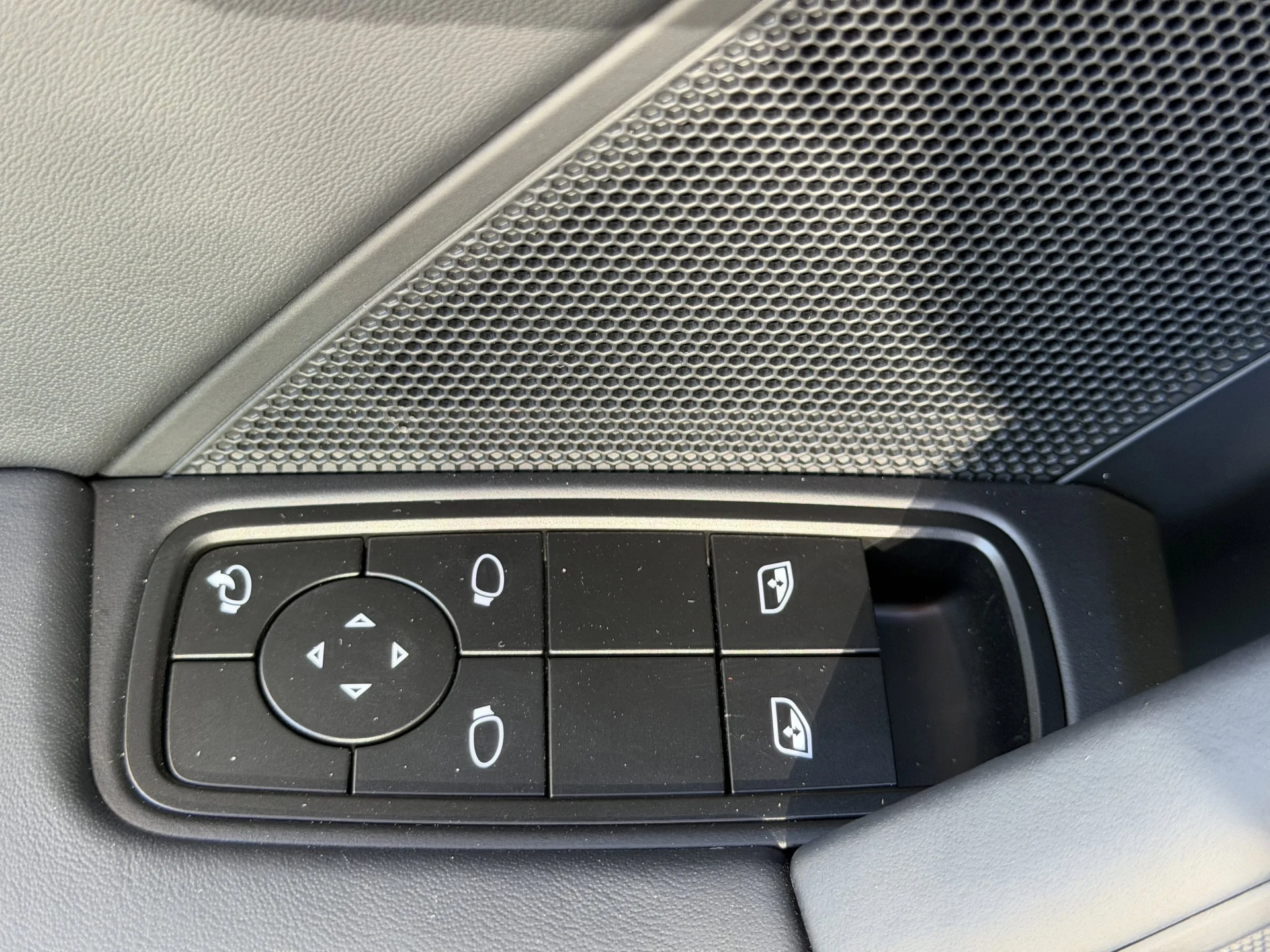 mph019_2819356340_1b02e17240dd86d58017e4e4a2fd3f11x_ee9821f23e