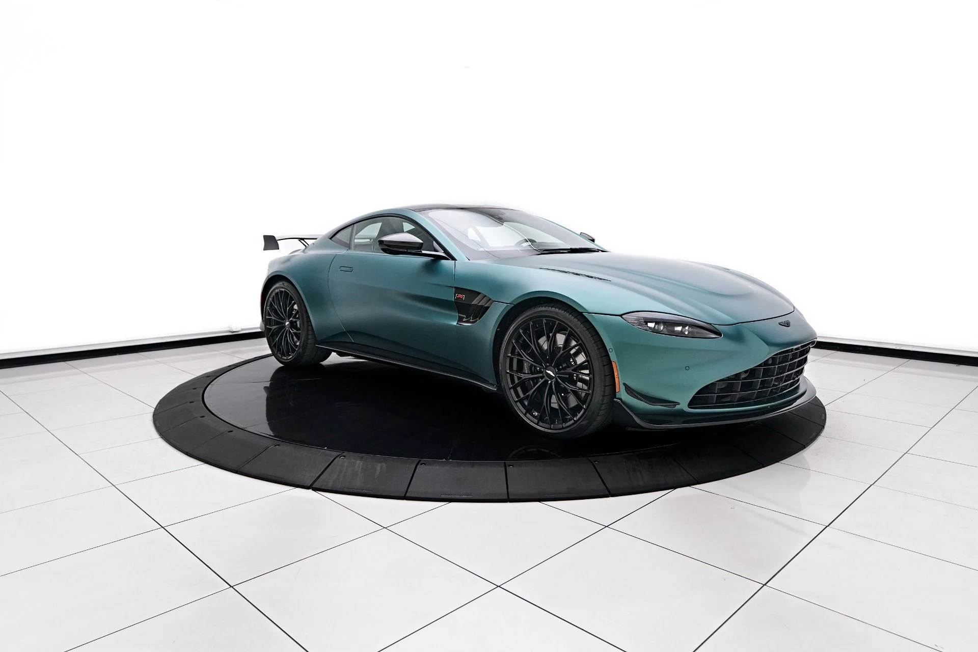 mph019_2822535290_Used_2023_Aston_Martin_Vantage_F1_Edition_1755655618_aeba59b80f