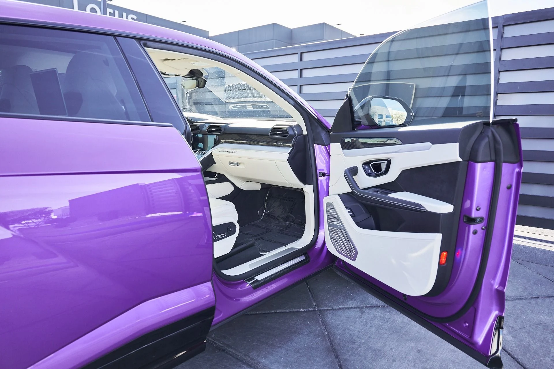 mph019_2824400512_Used_2021_Lamborghini_Urus_1772650629_6bd9166b7d