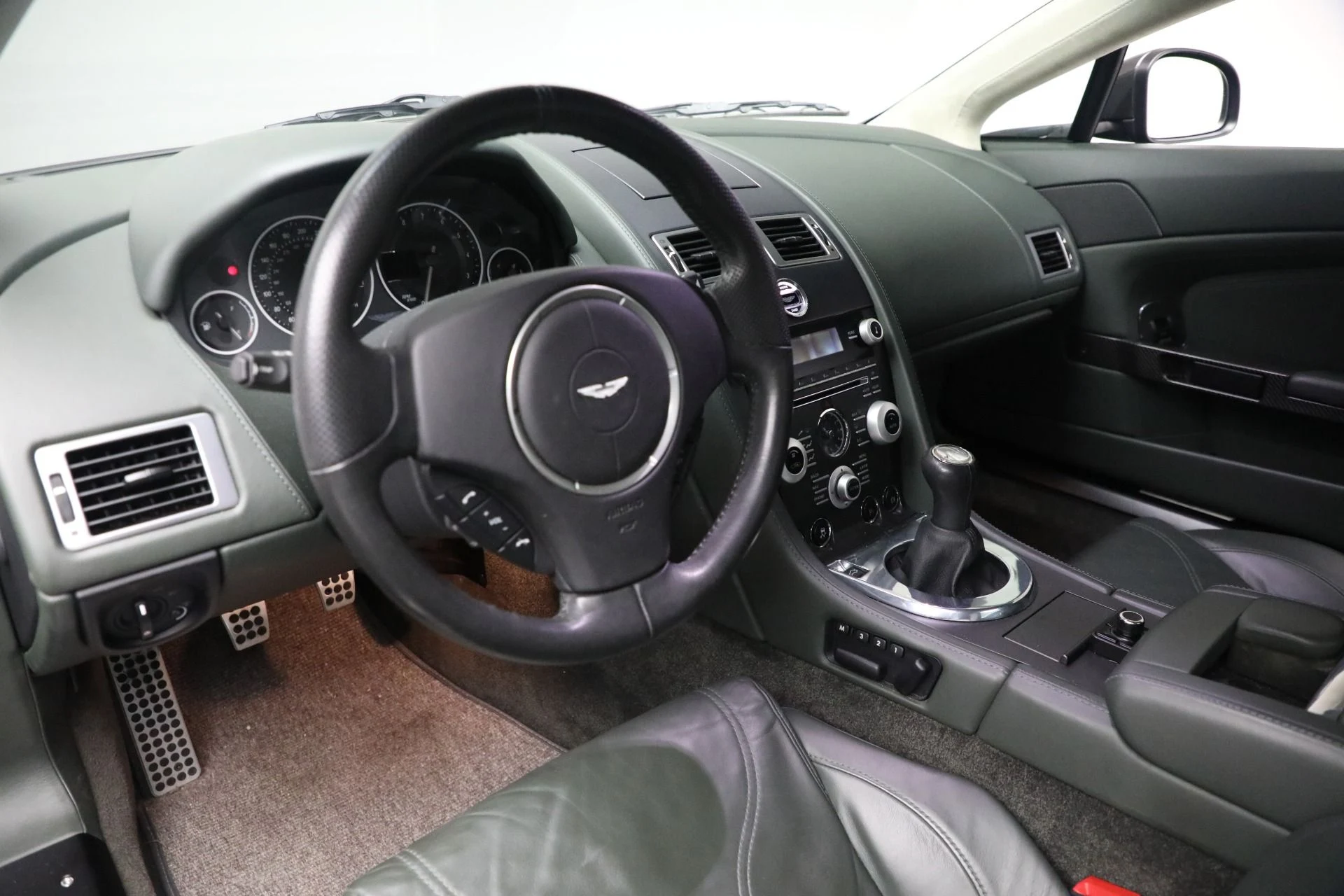 mph019_2829841268_Used_2011_Aston_Martin_V12_Vantage_2ee06d050e