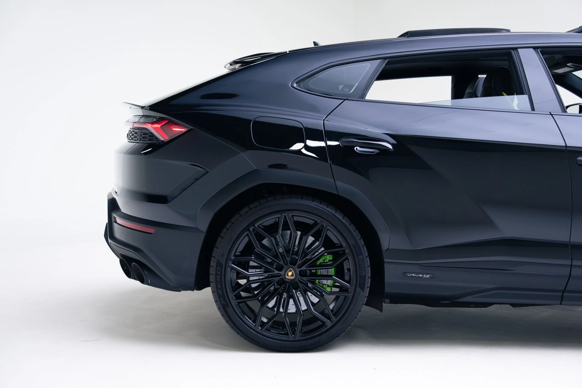 mph019_283350789_Used_2025_Lamborghini_Urus_SE_1767912107_f30ed56087