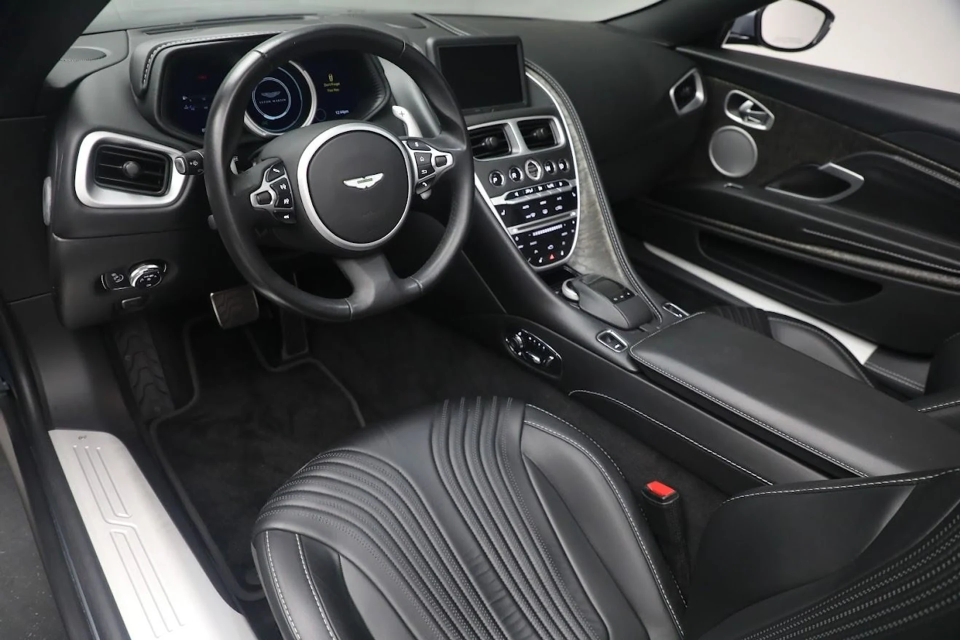 mph019_2839516870_Used_2019_Aston_Martin_DB_11_Volante_a4da9a422e