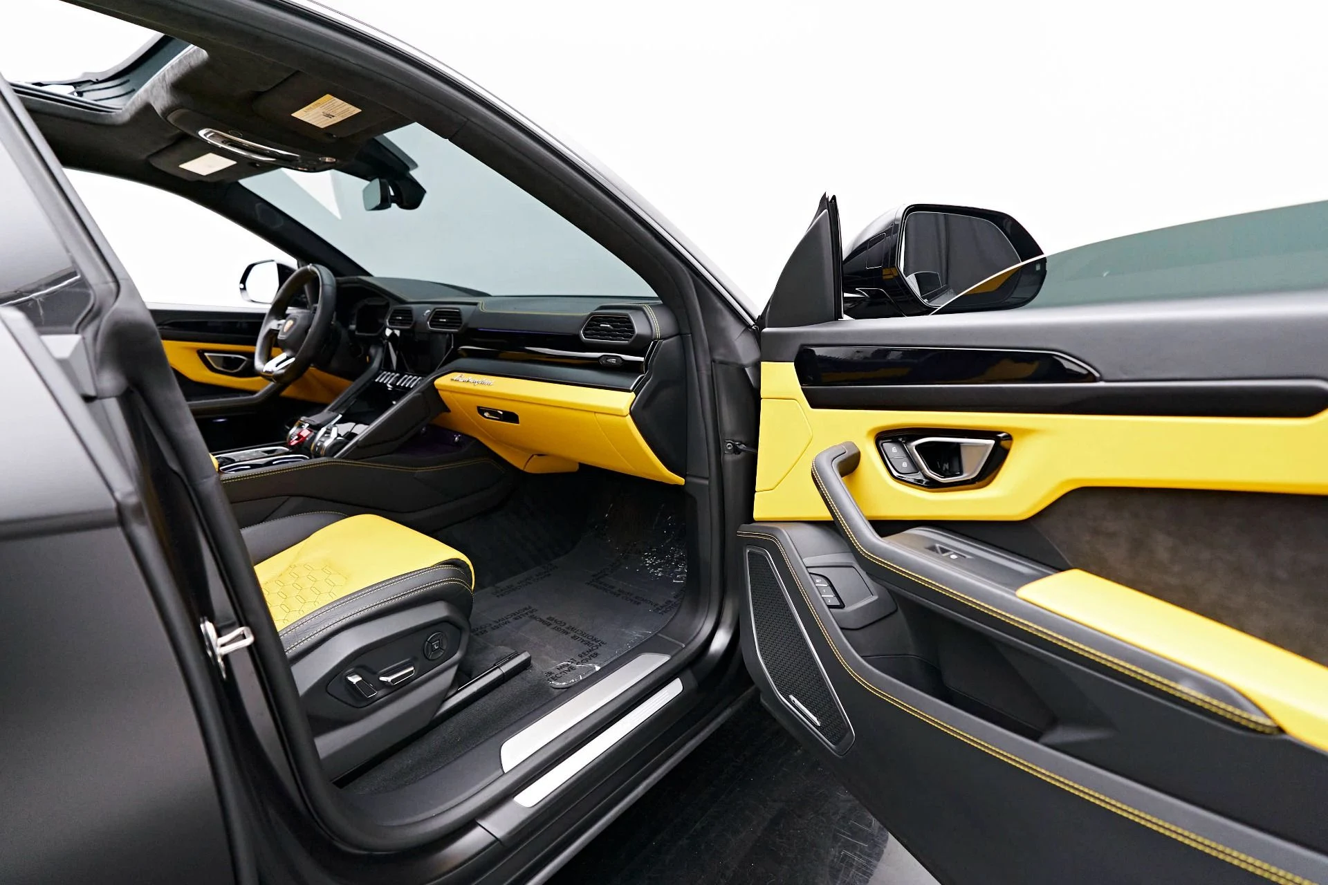 mph019_2839586030_Used_2022_Lamborghini_Urus_1714440387_3335d9789b