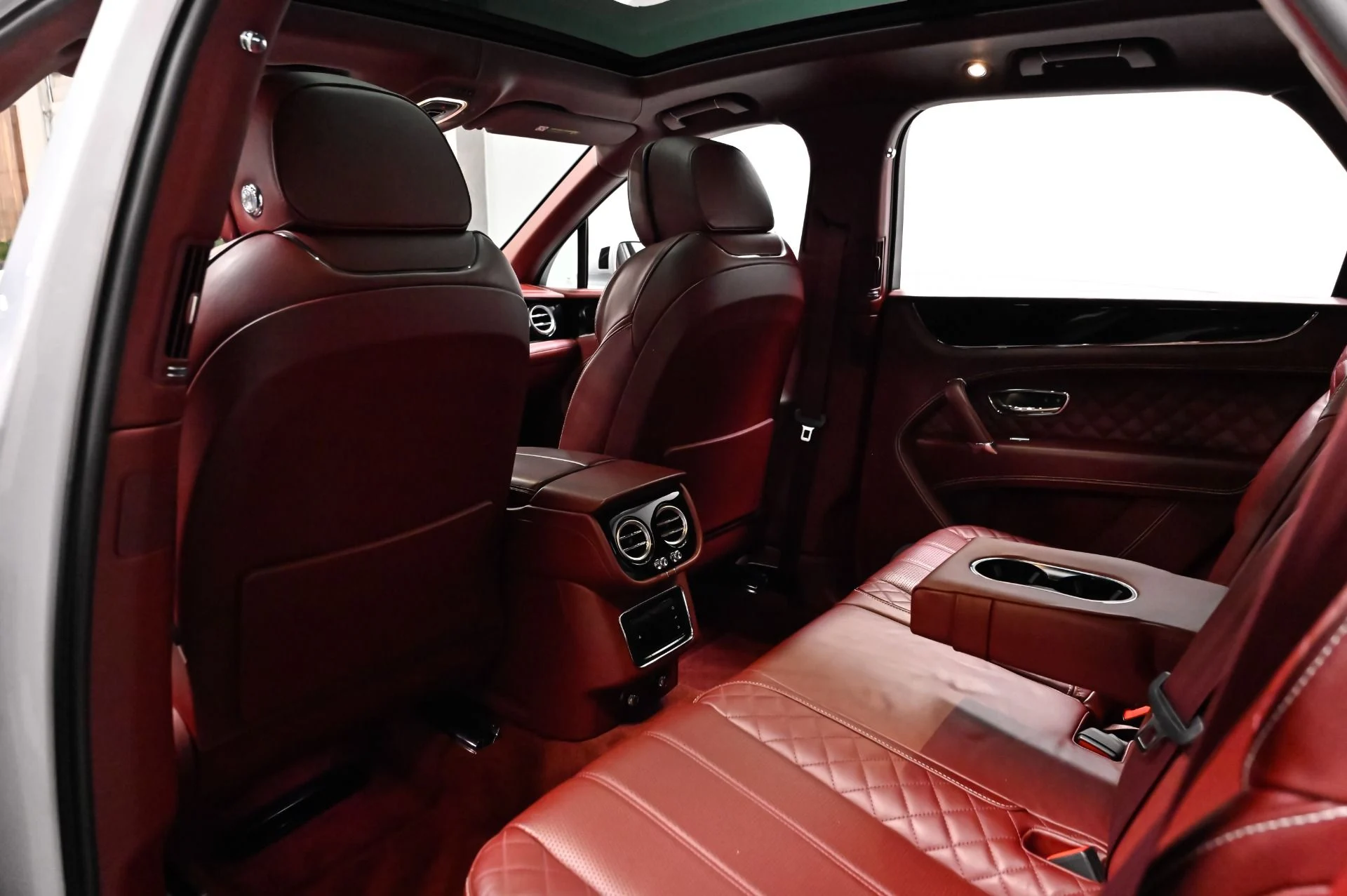 mph019_2850278232_Used_2019_Bentley_Bentayga_V8_1790790917_bbe9ea4e48
