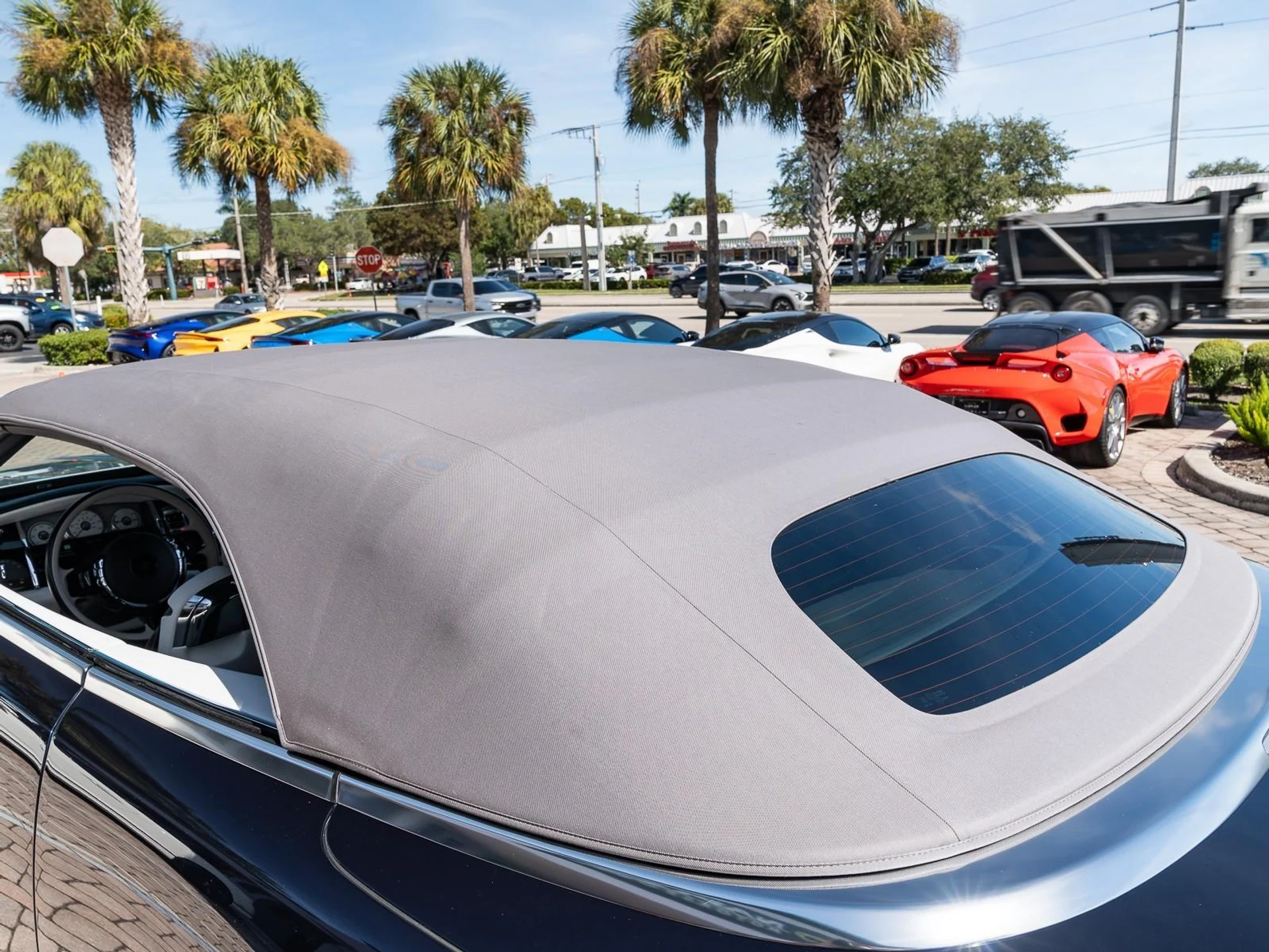 mph019_2852203328_Used_2018_Rolls_Royce_Dawn_Convertible_1764360442_309e5a82a9