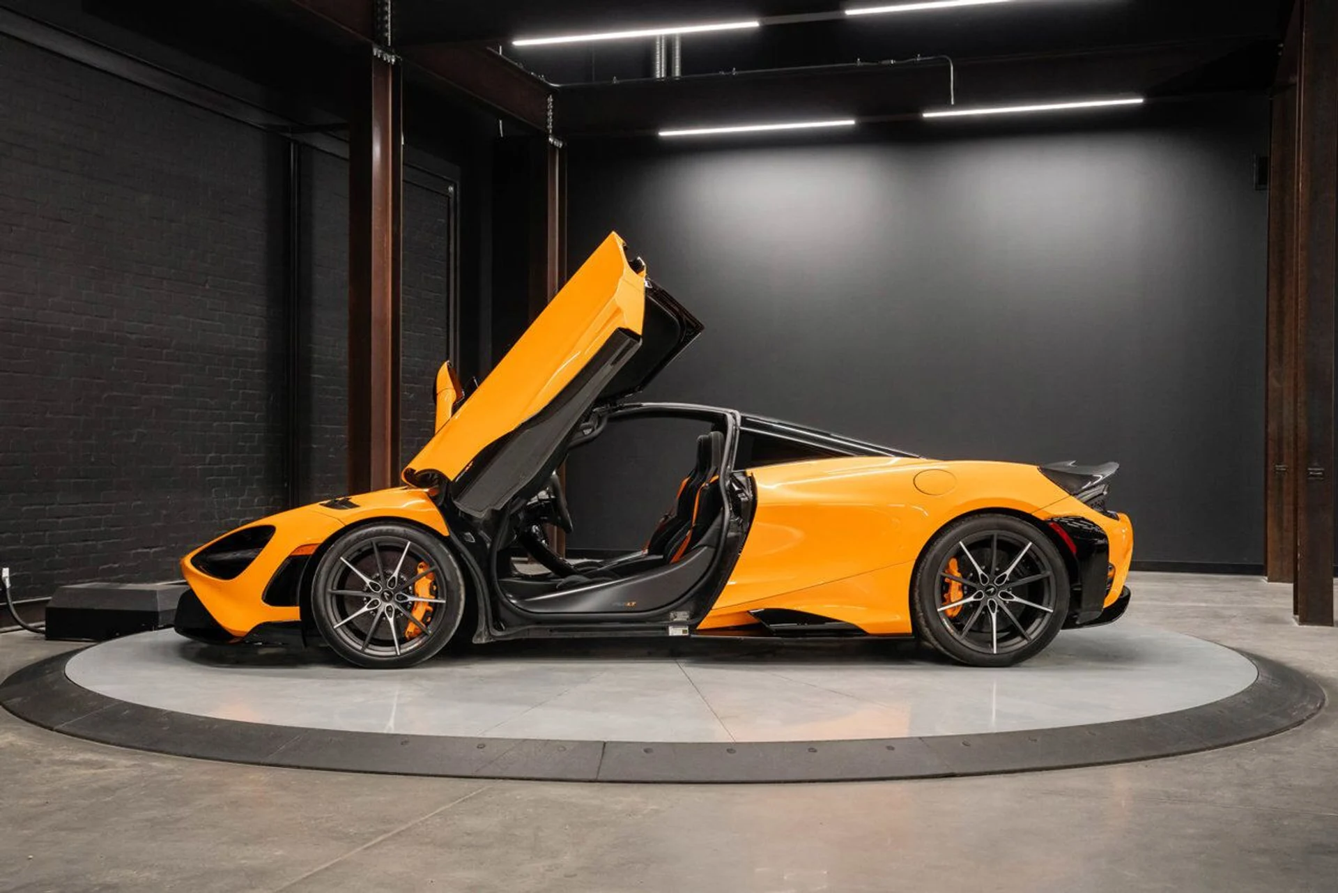 mph019_2855198811_mclaren_765lt_2021_79dfb30ee2