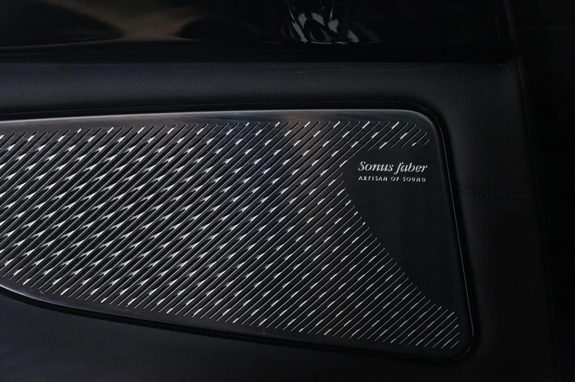 mph019_2856352811_used_2025_maserati_grecale_modena_11350_22945495_19_1024_21dfb6c73e